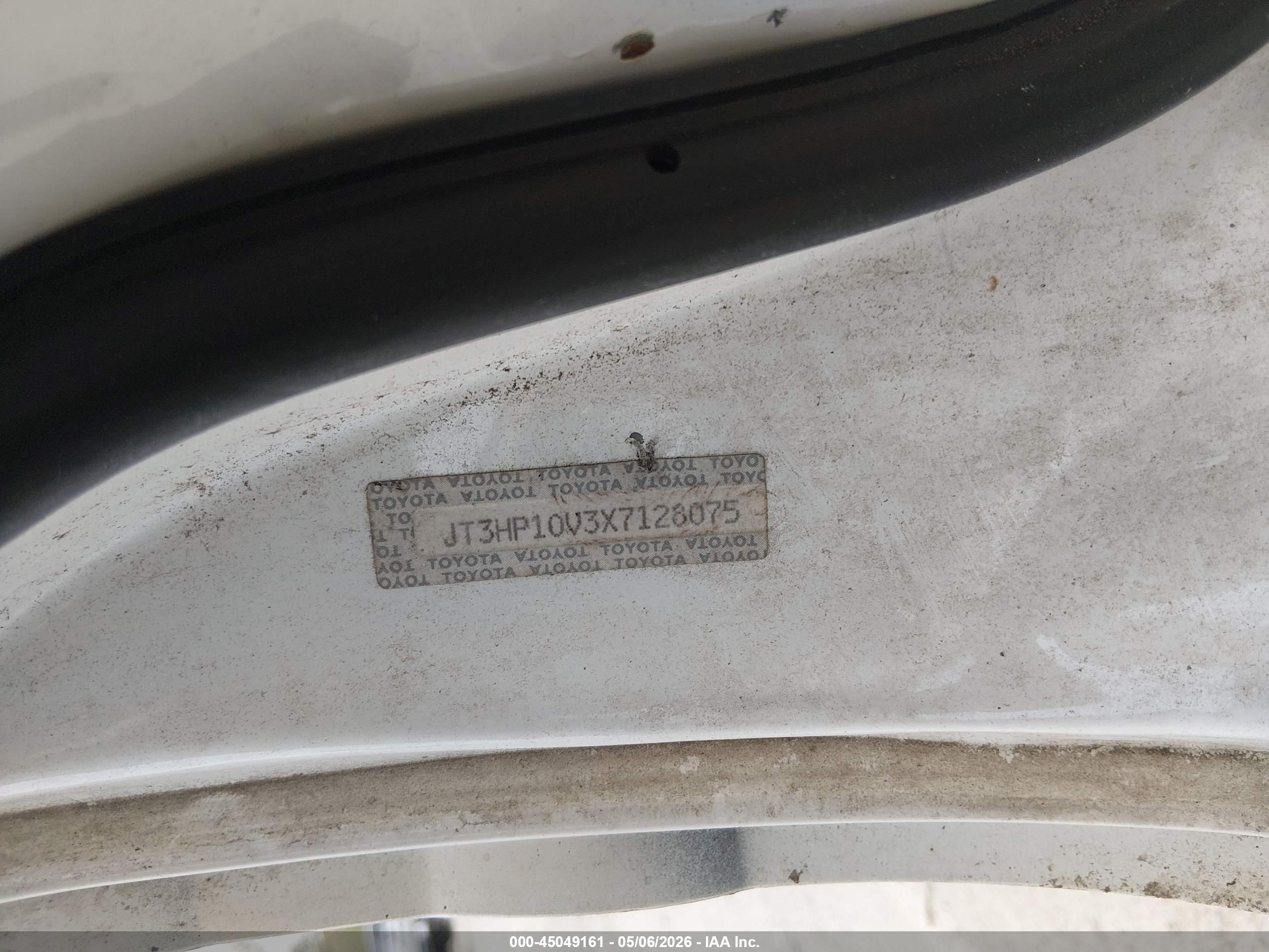 TOYOTA RAV4 image 9