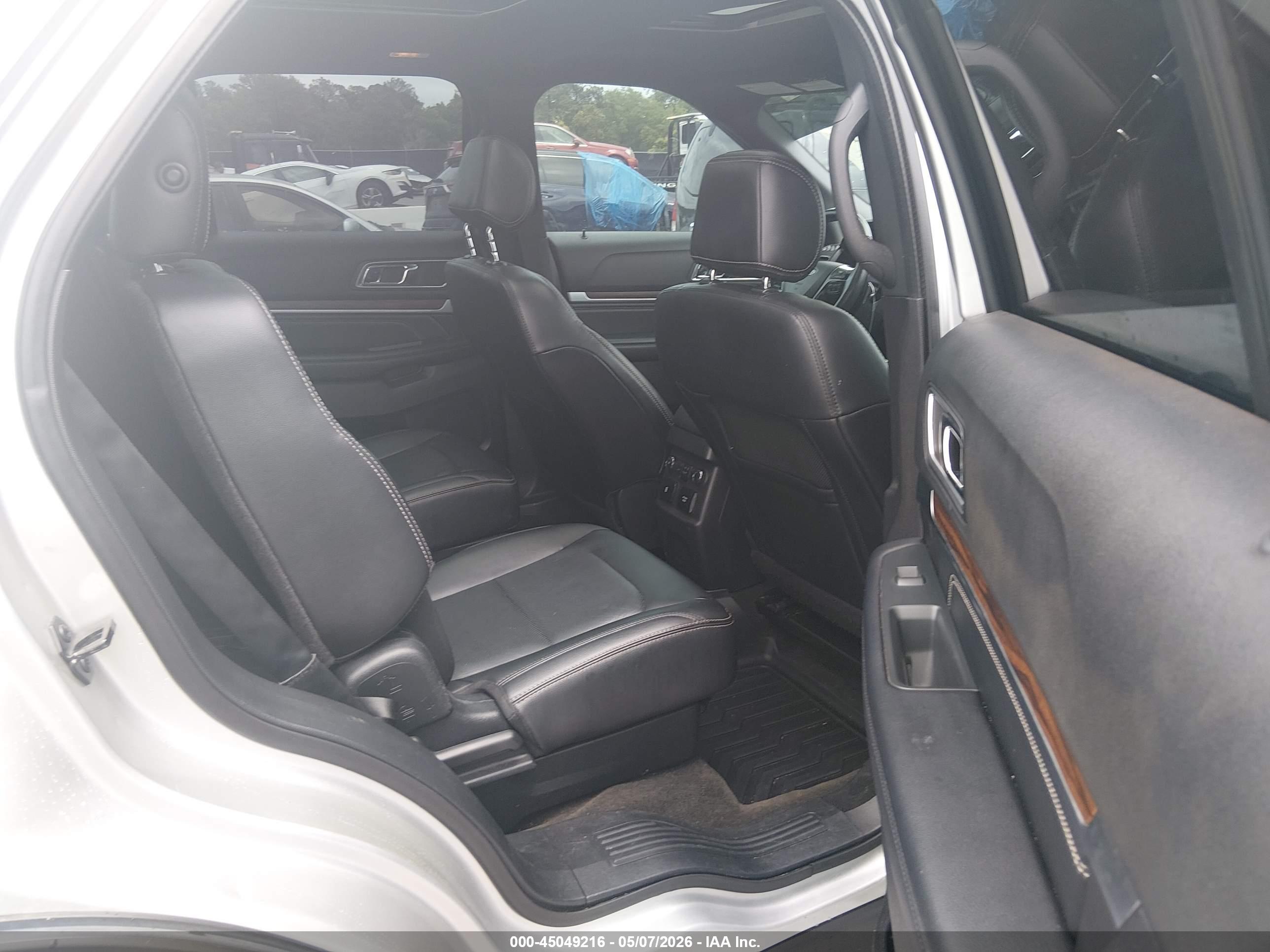 FORD EXPLORER image 8