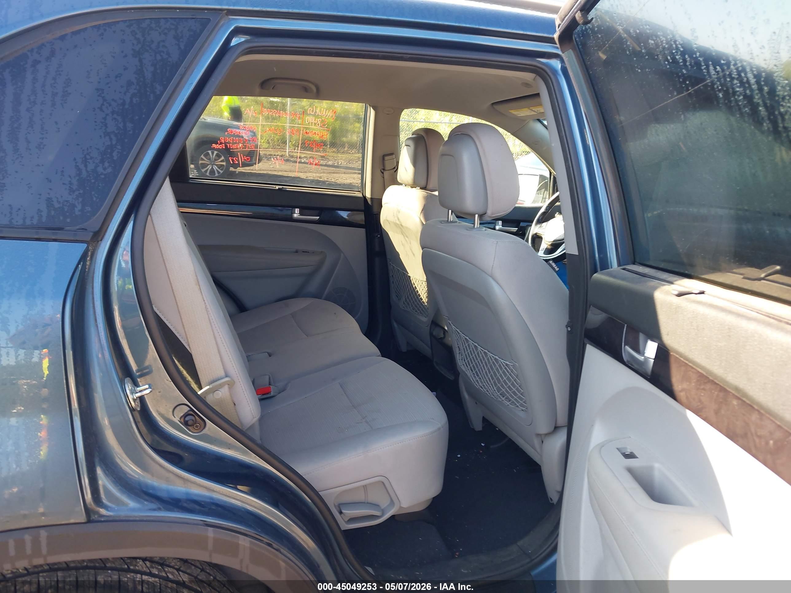 KIA SORENTO image 8