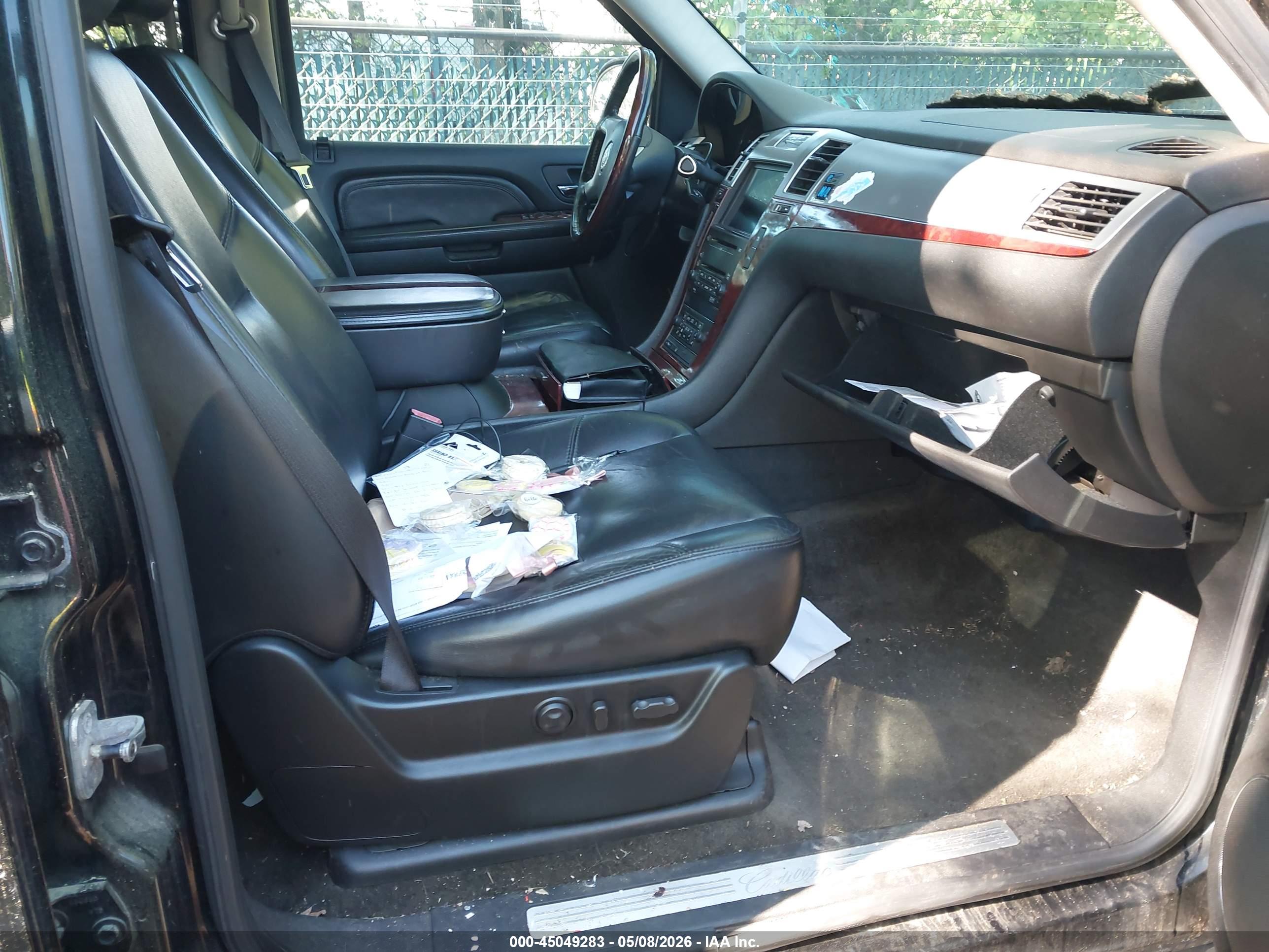 CADILLAC ESCALADE image 5