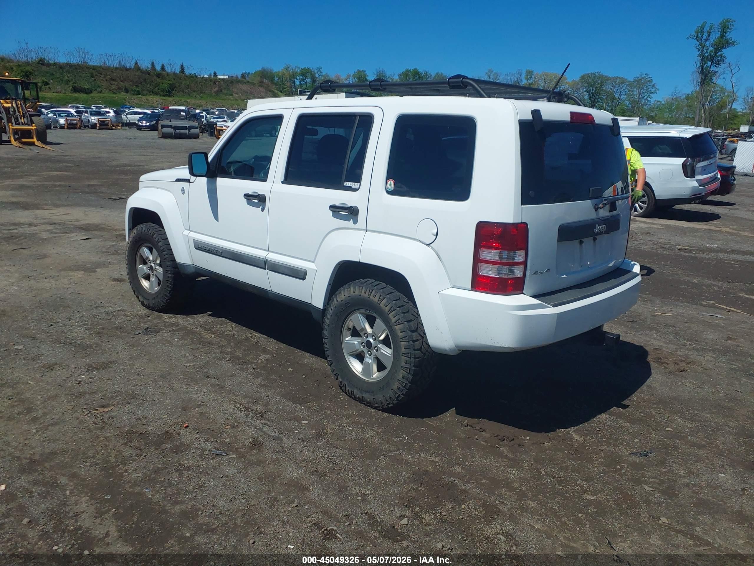 JEEP LIBERTY image 3