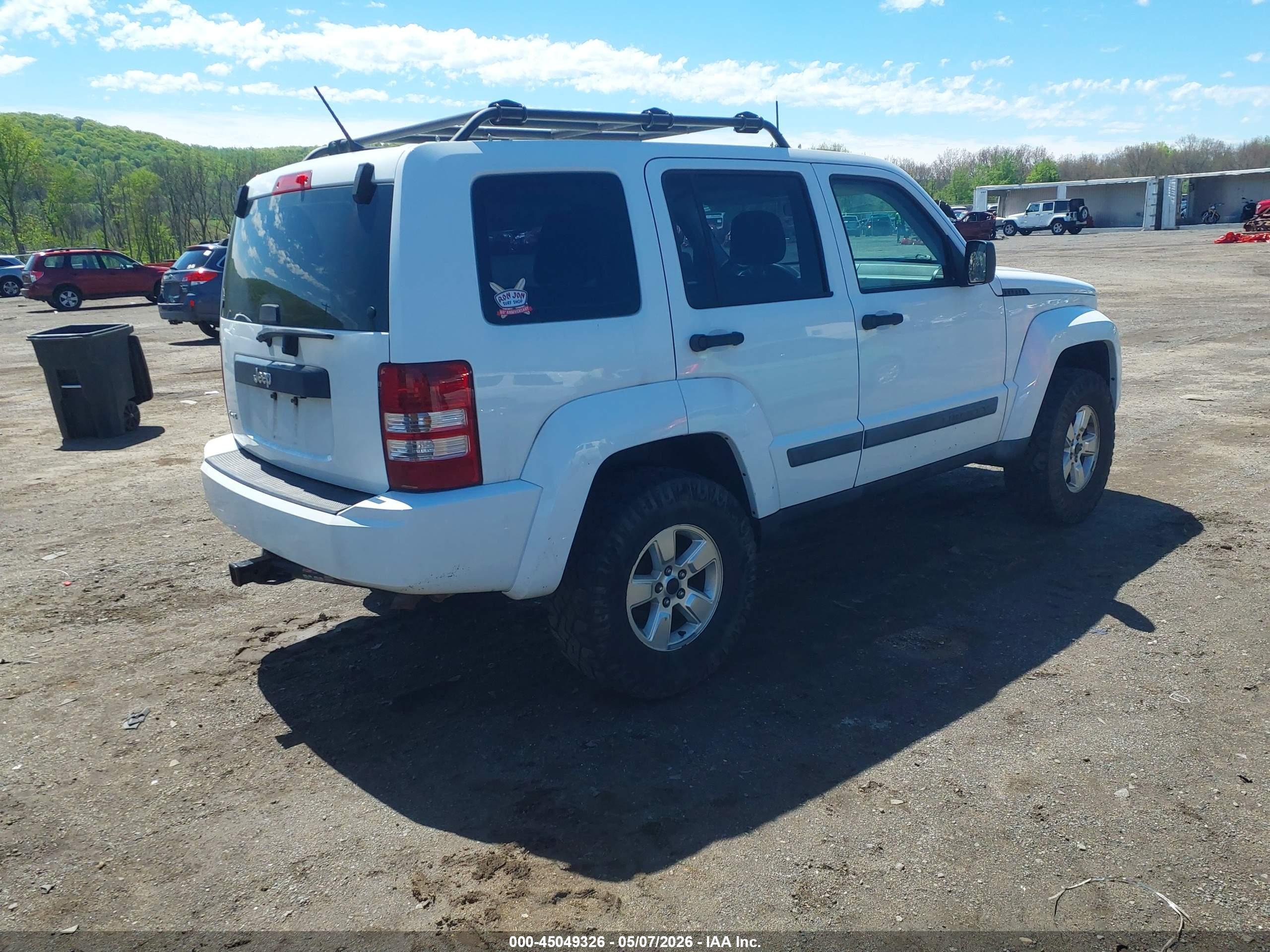 JEEP LIBERTY image 4