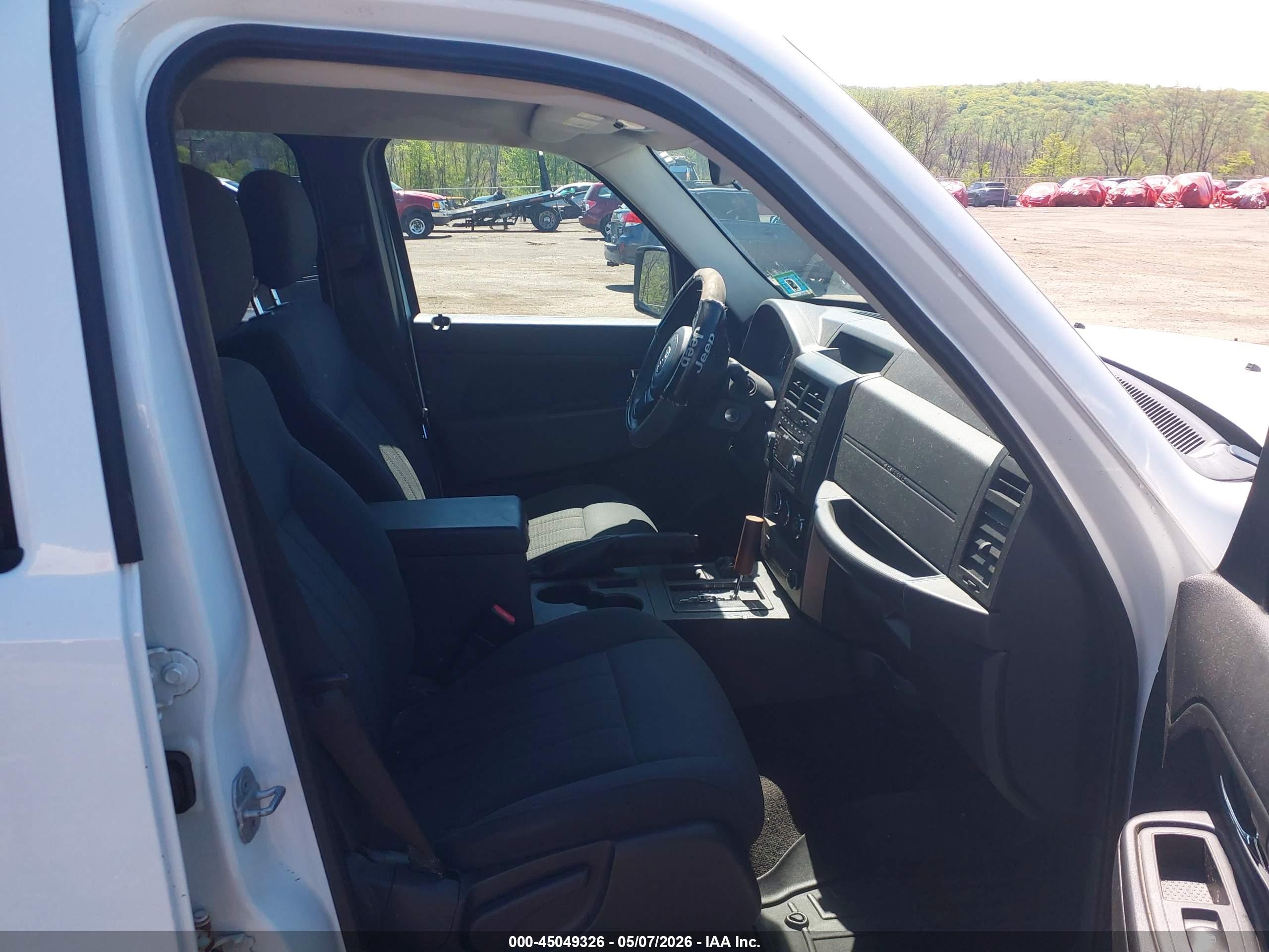 JEEP LIBERTY image 5