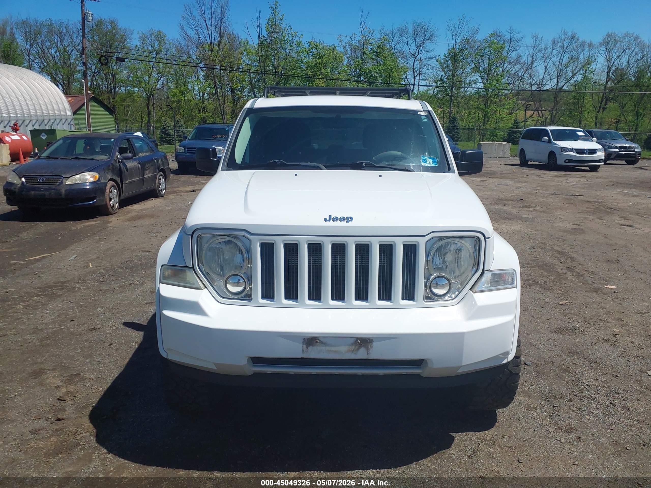 JEEP LIBERTY image 6