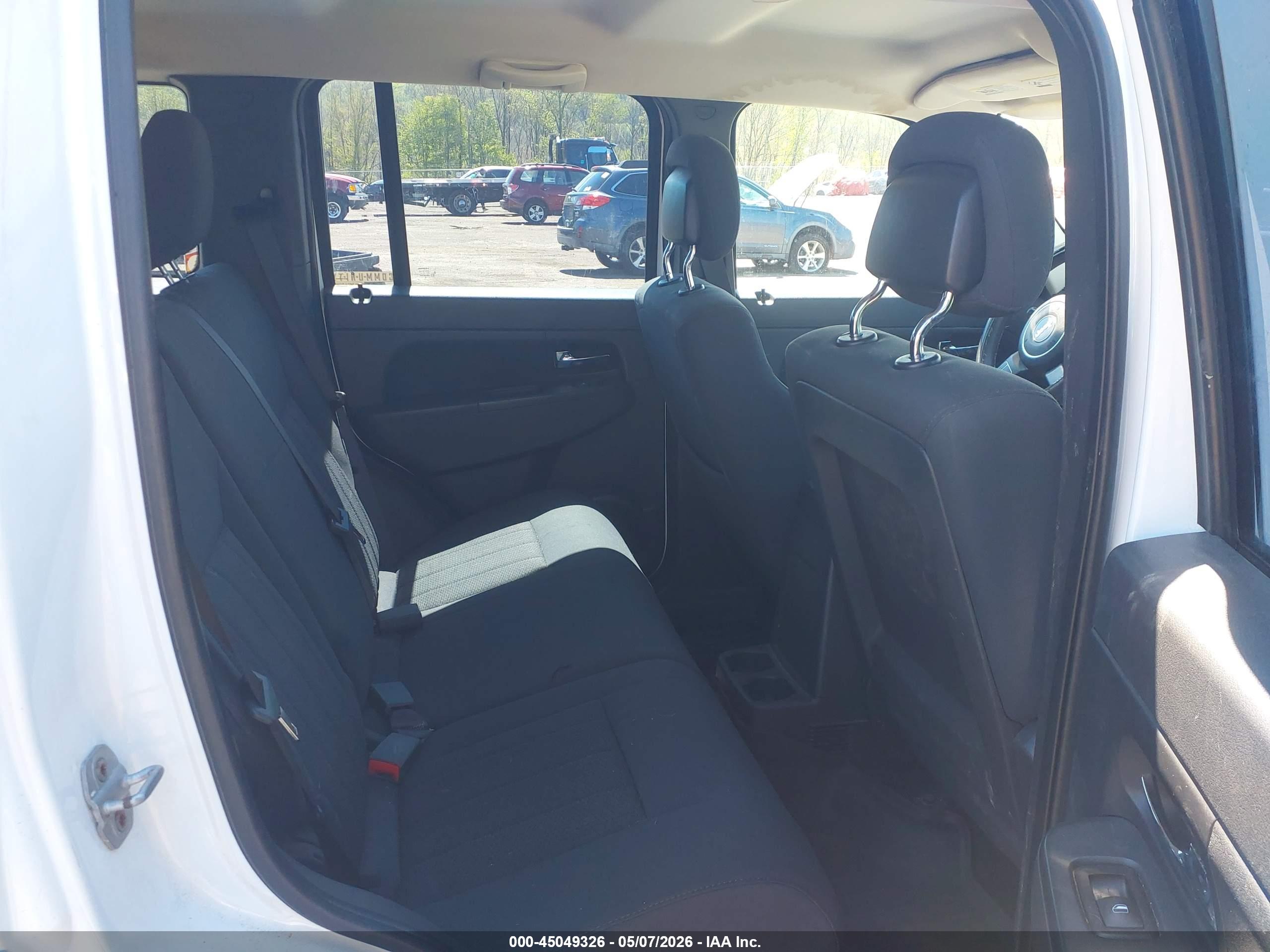 JEEP LIBERTY image 8