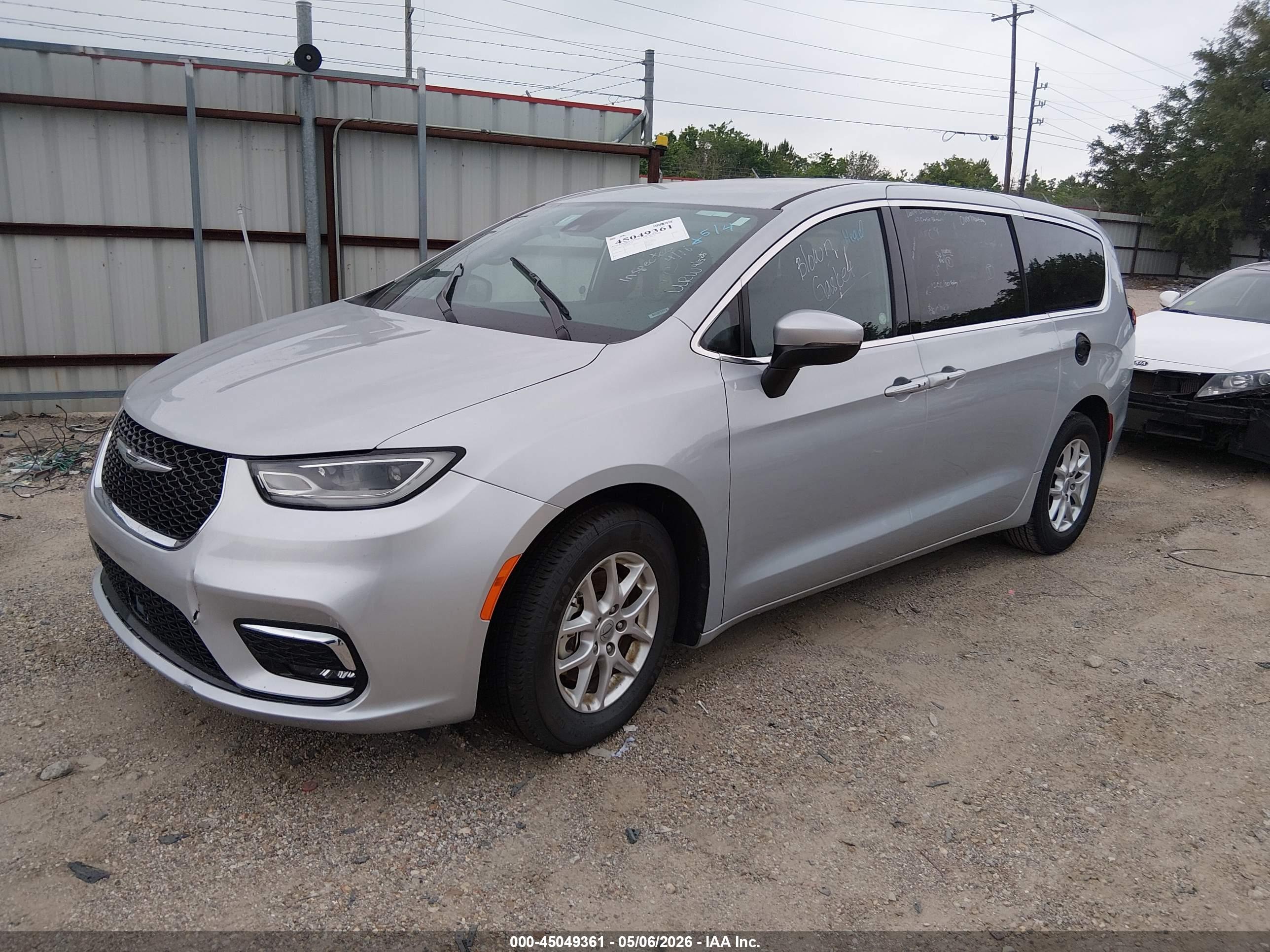 CHRYSLER PACIFICA image 2