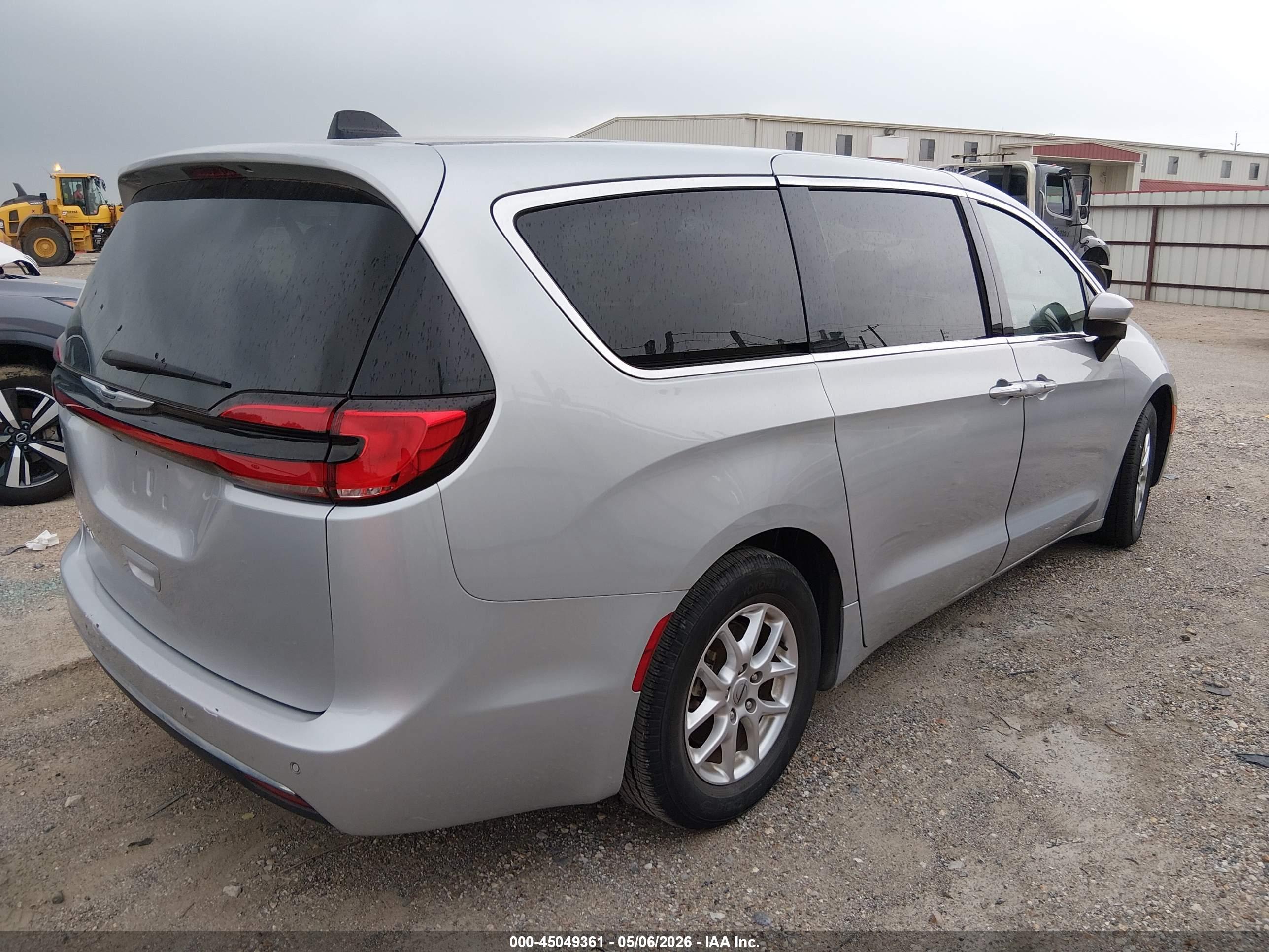 CHRYSLER PACIFICA image 4