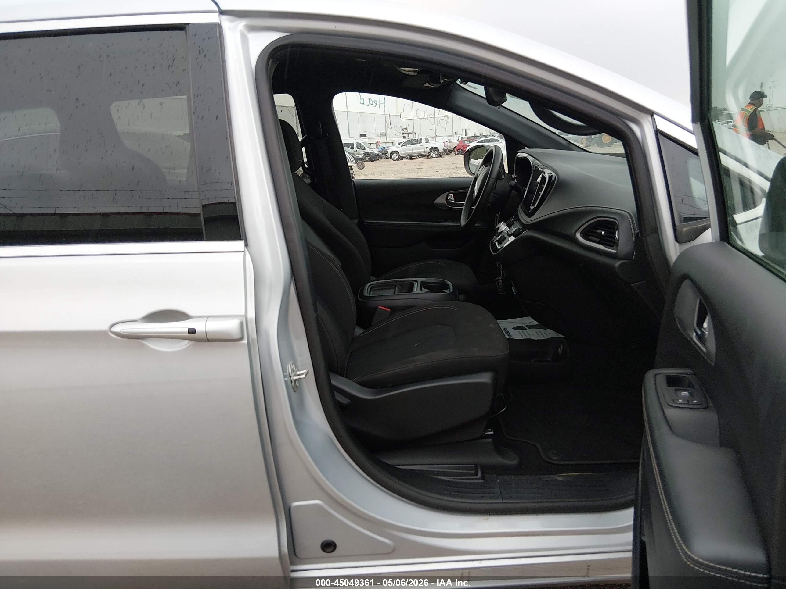 CHRYSLER PACIFICA image 5