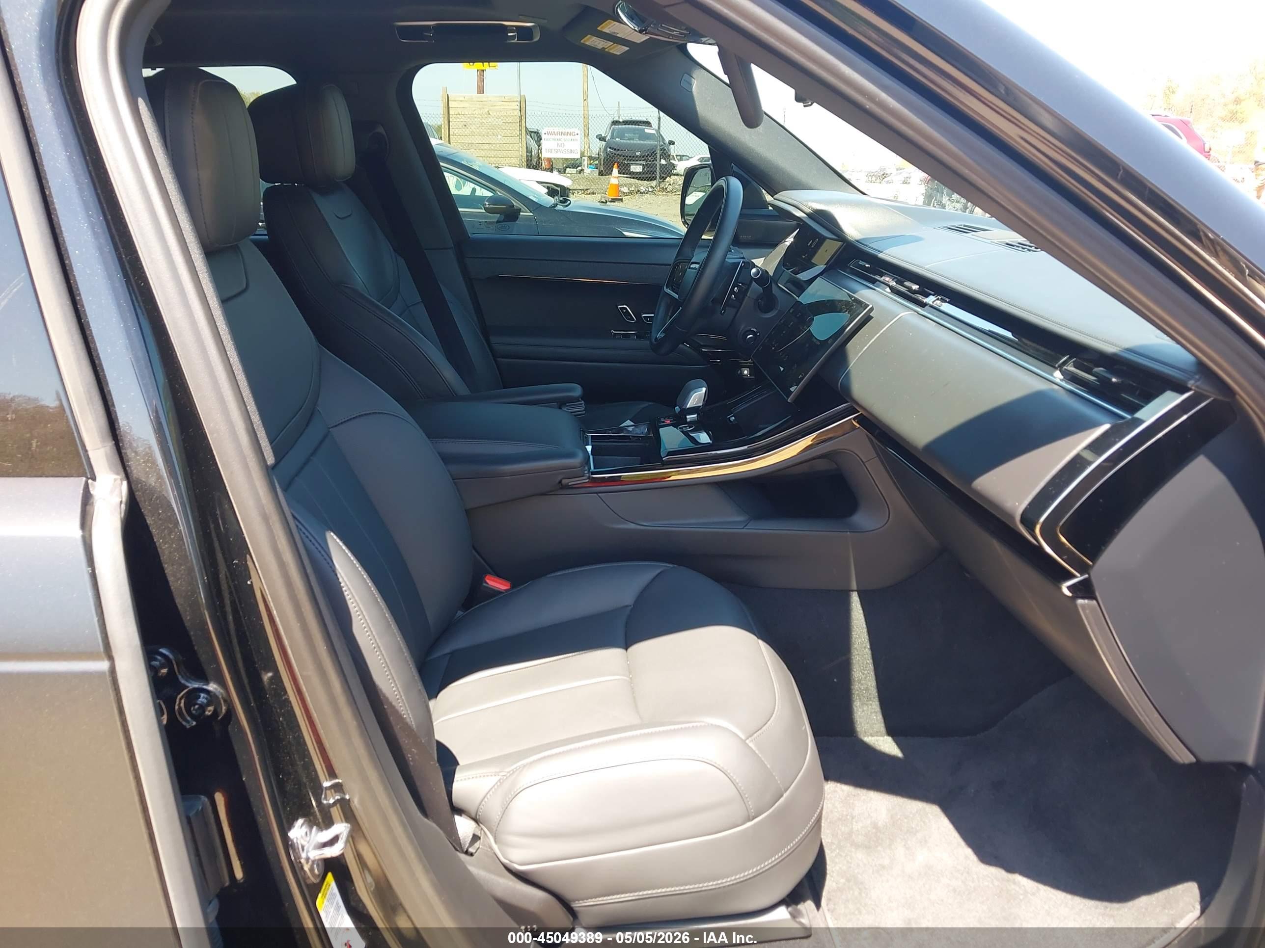 LAND ROVER image 5