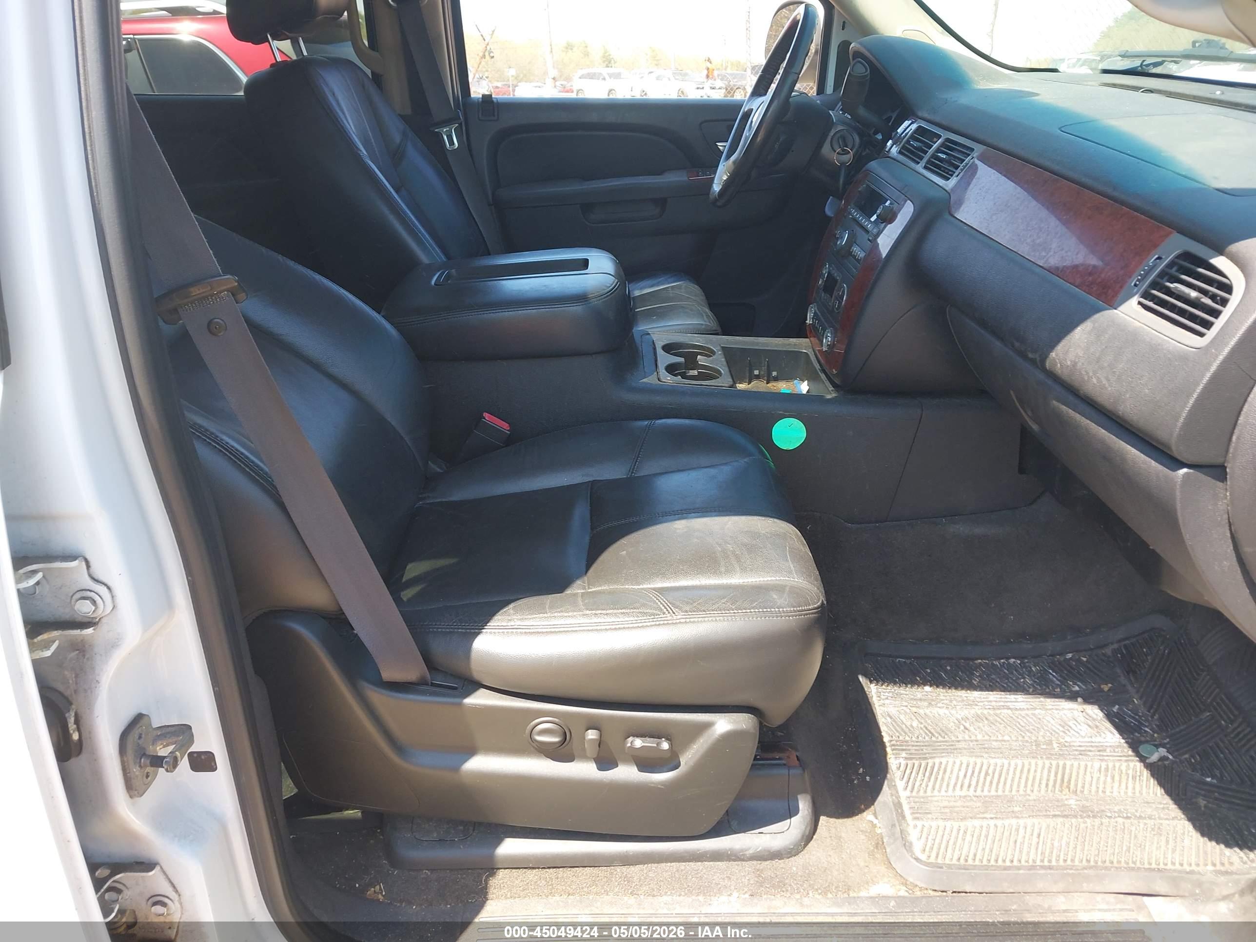 CHEVROLET TAHOE image 5