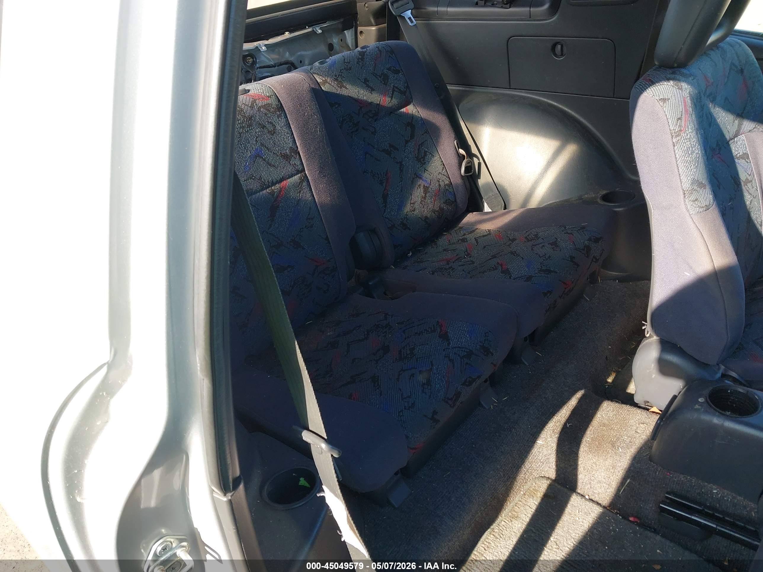 TOYOTA RAV4 image 8