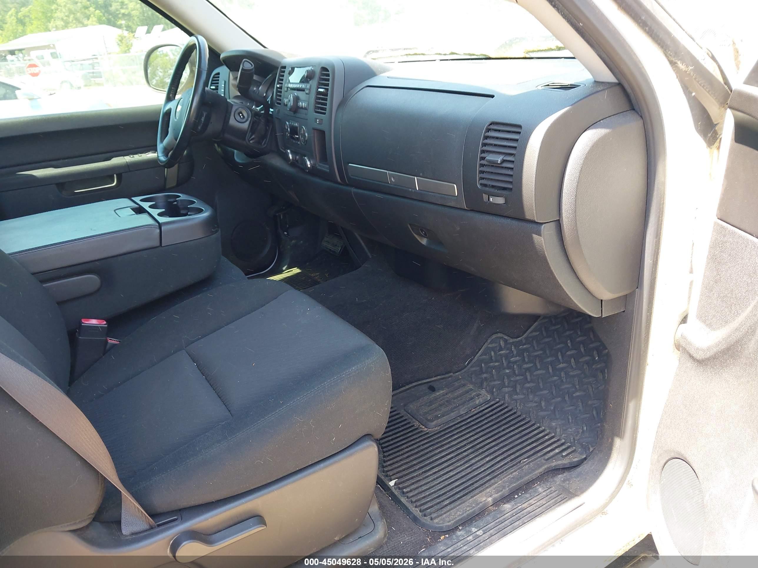 CHEVROLET SILVERADO image 5