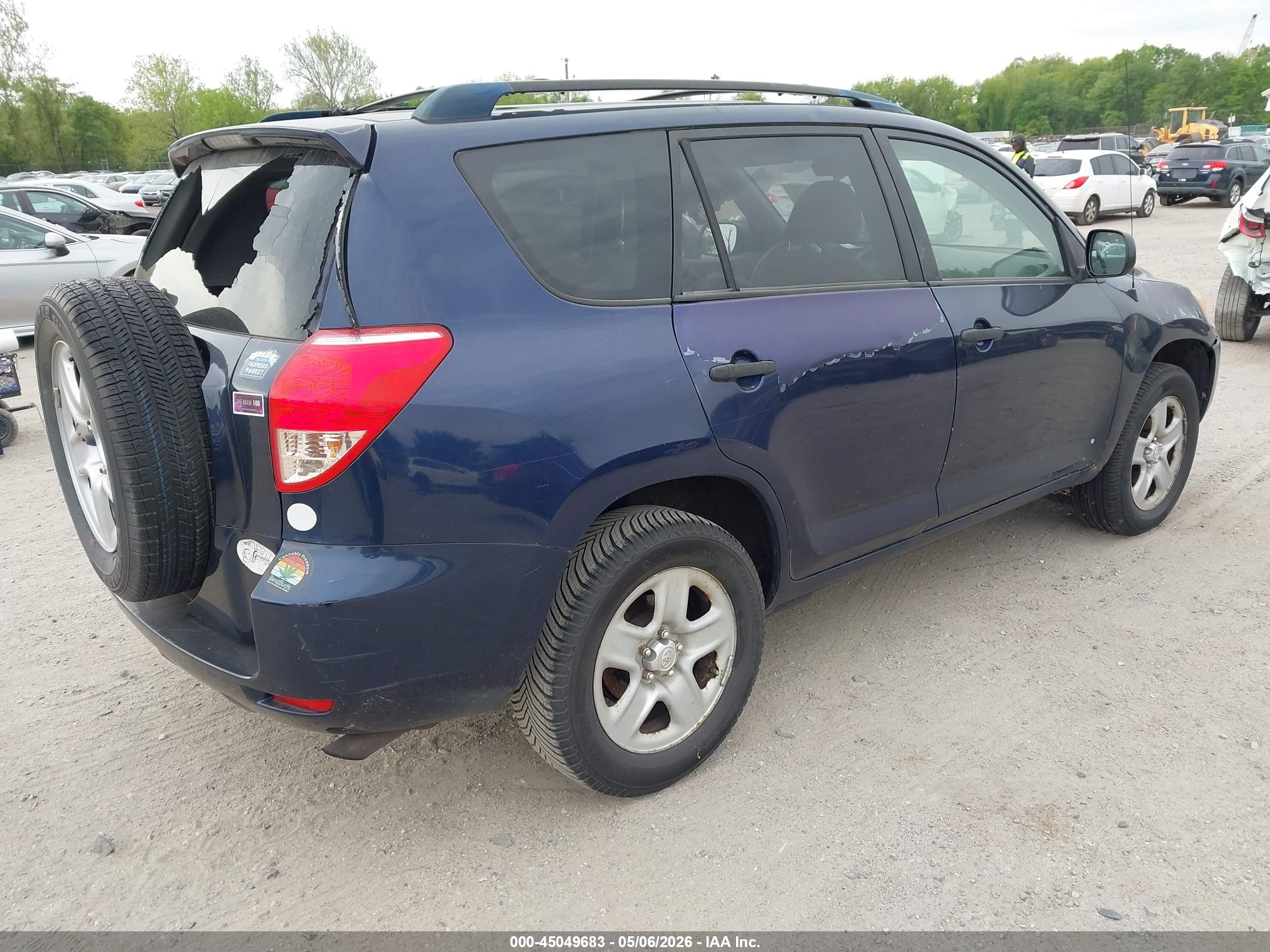 TOYOTA RAV4 image 4