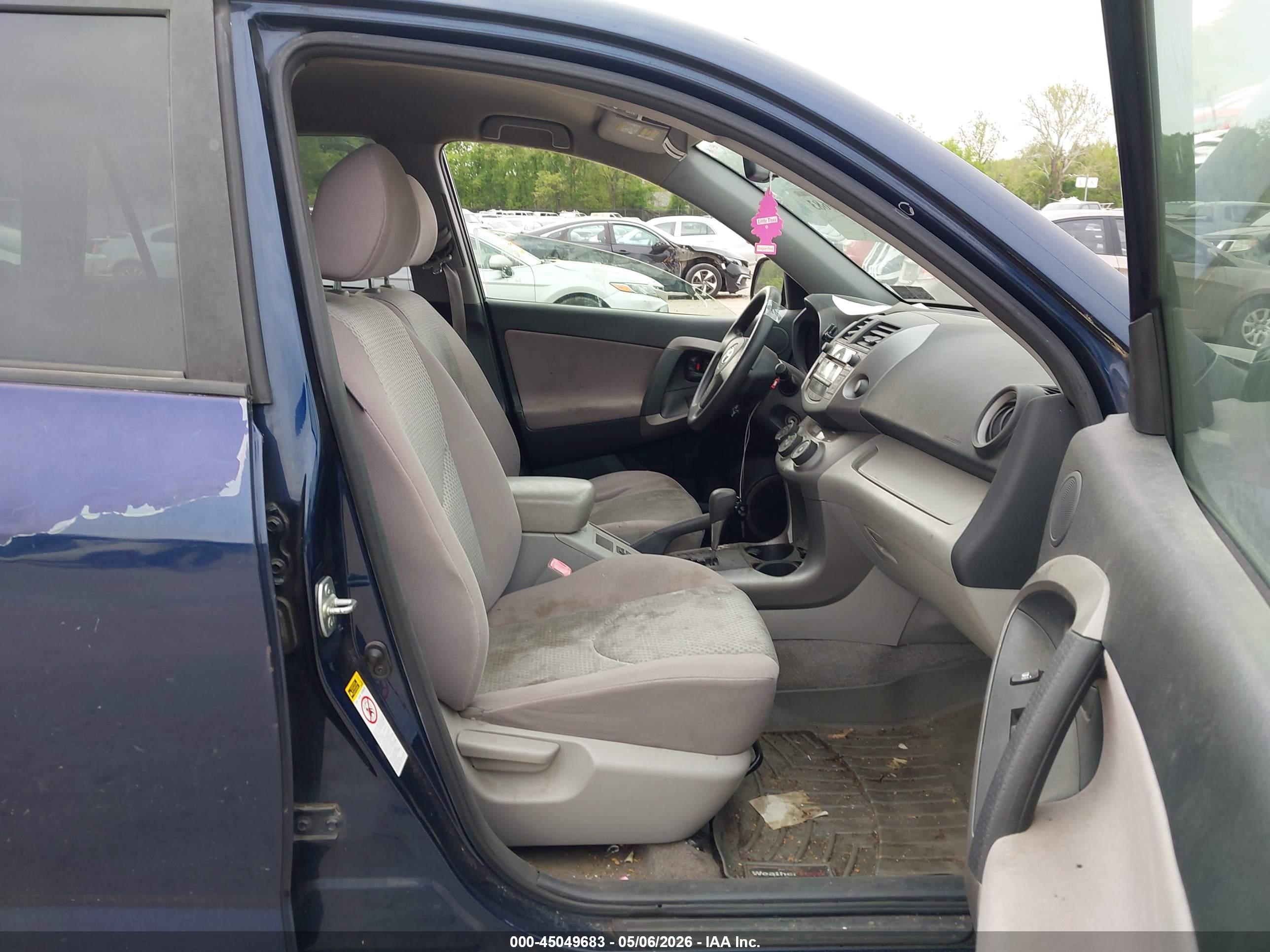 TOYOTA RAV4 image 5