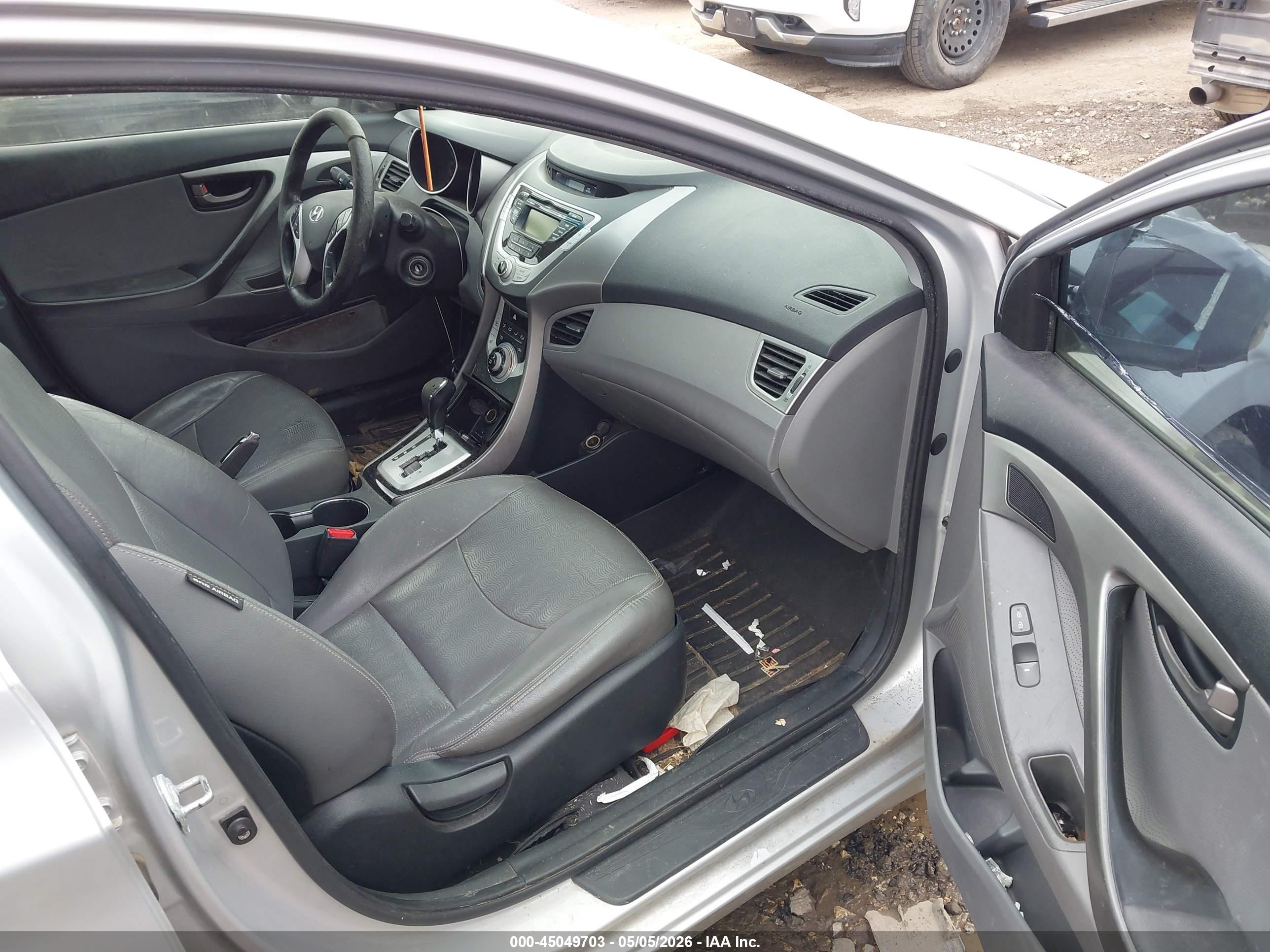 HYUNDAI ELANTRA image 5