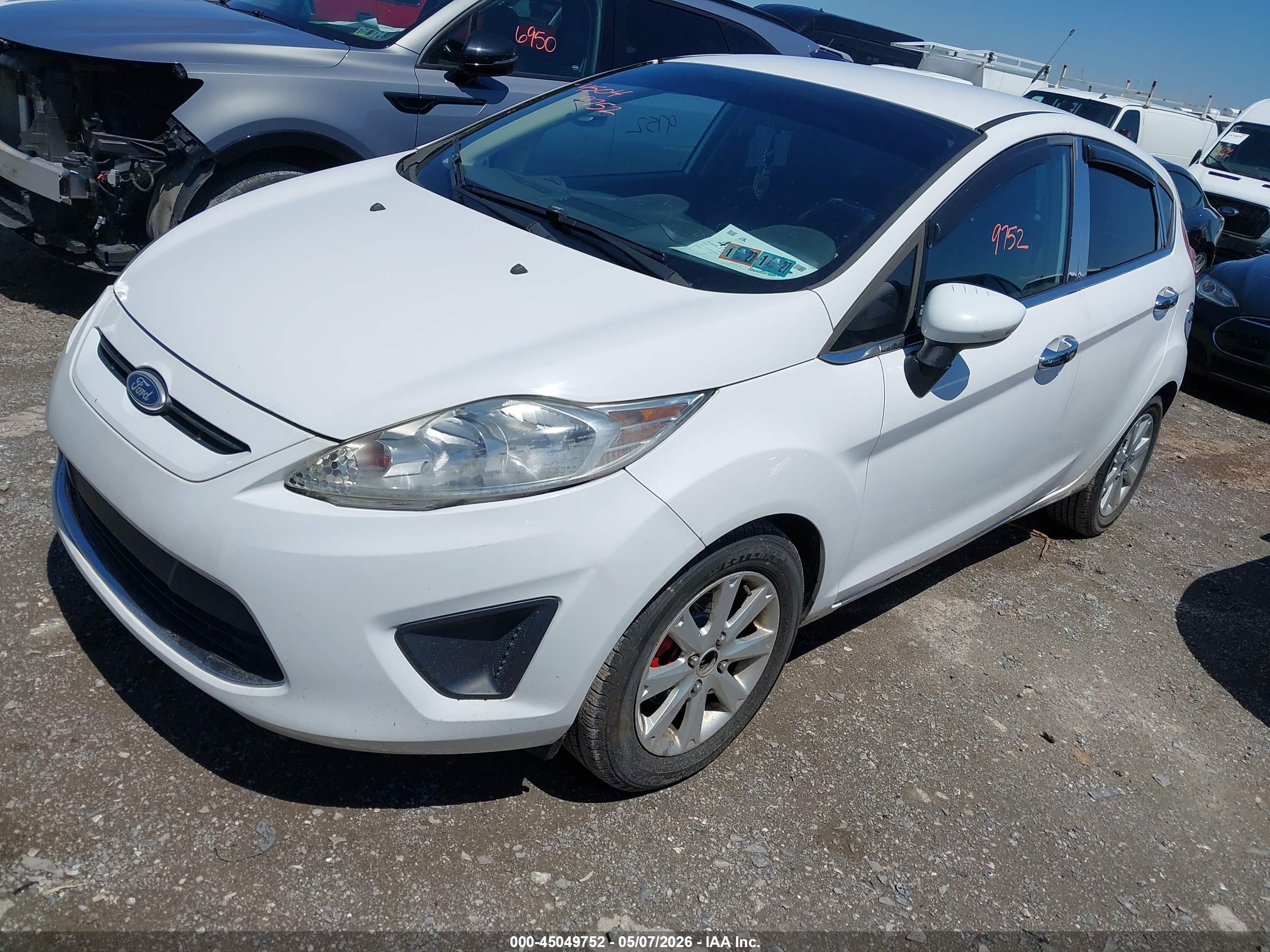 FORD FIESTA image 2