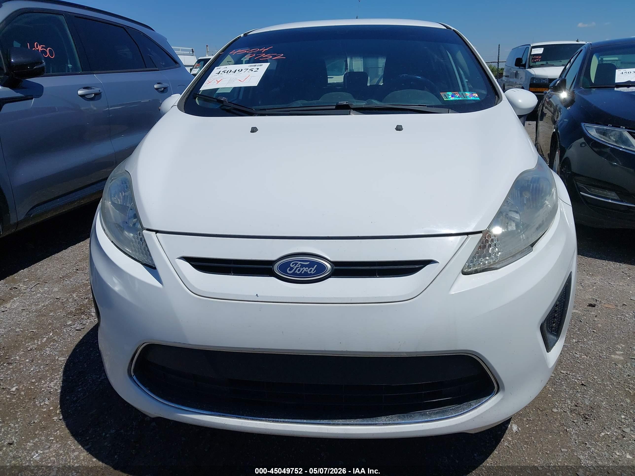 FORD FIESTA image 6