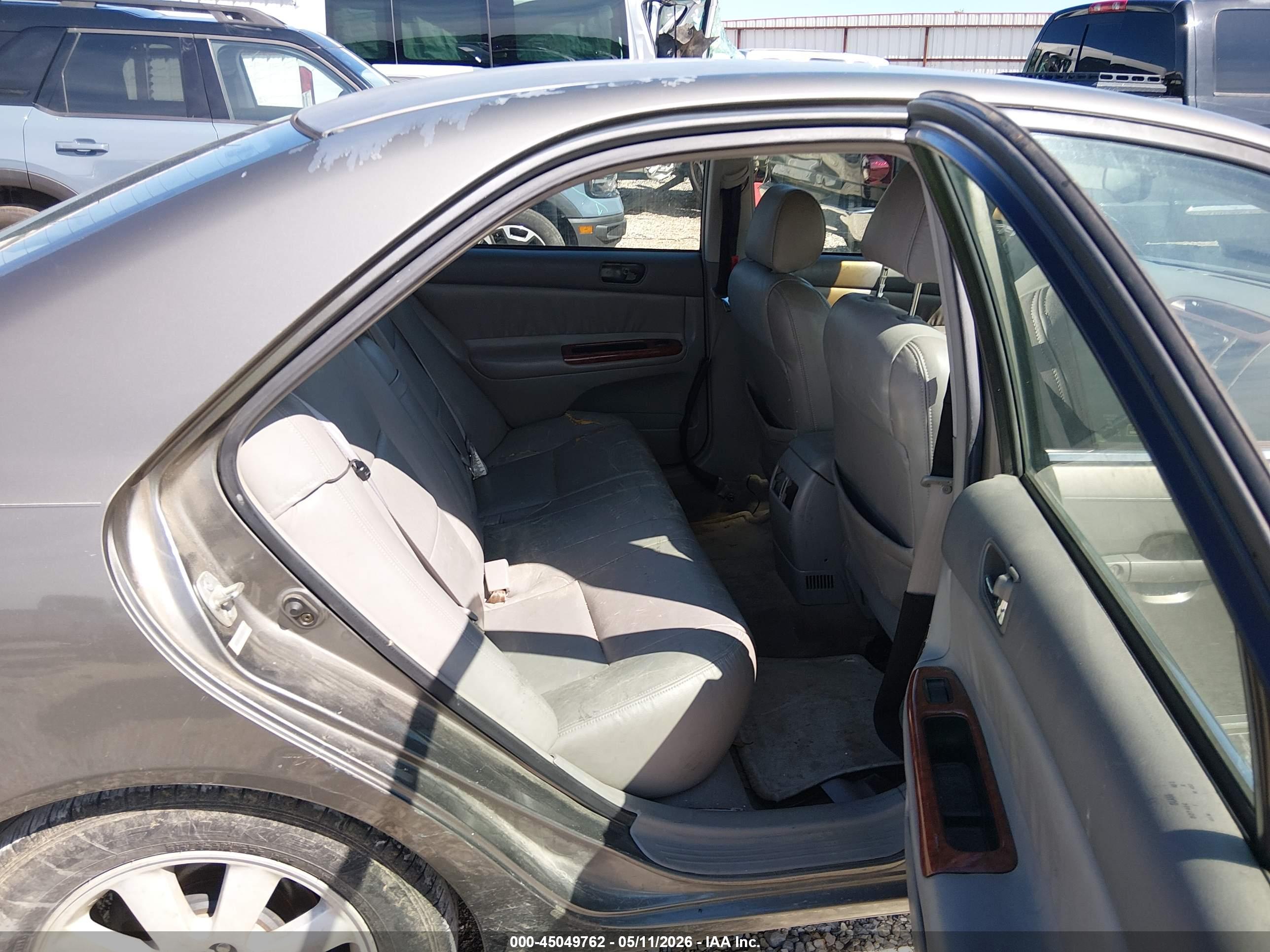 TOYOTA CAMRY image 8