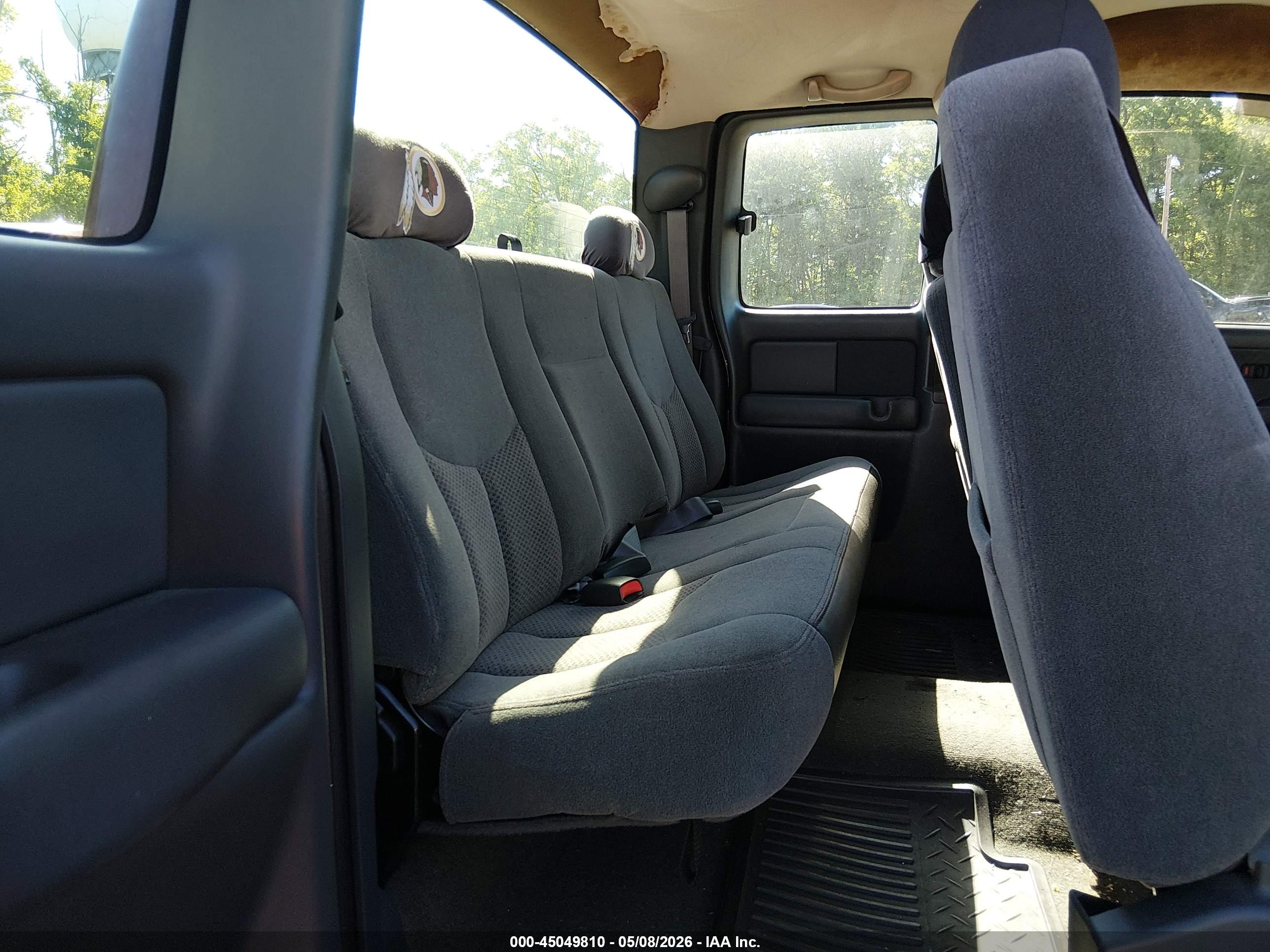 CHEVROLET SILVERADO image 8