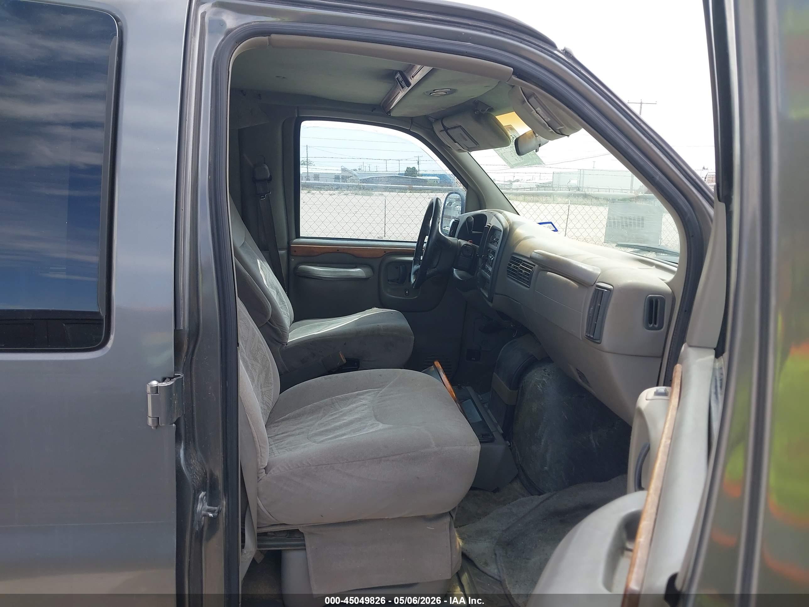 GMC SAVANA image 5
