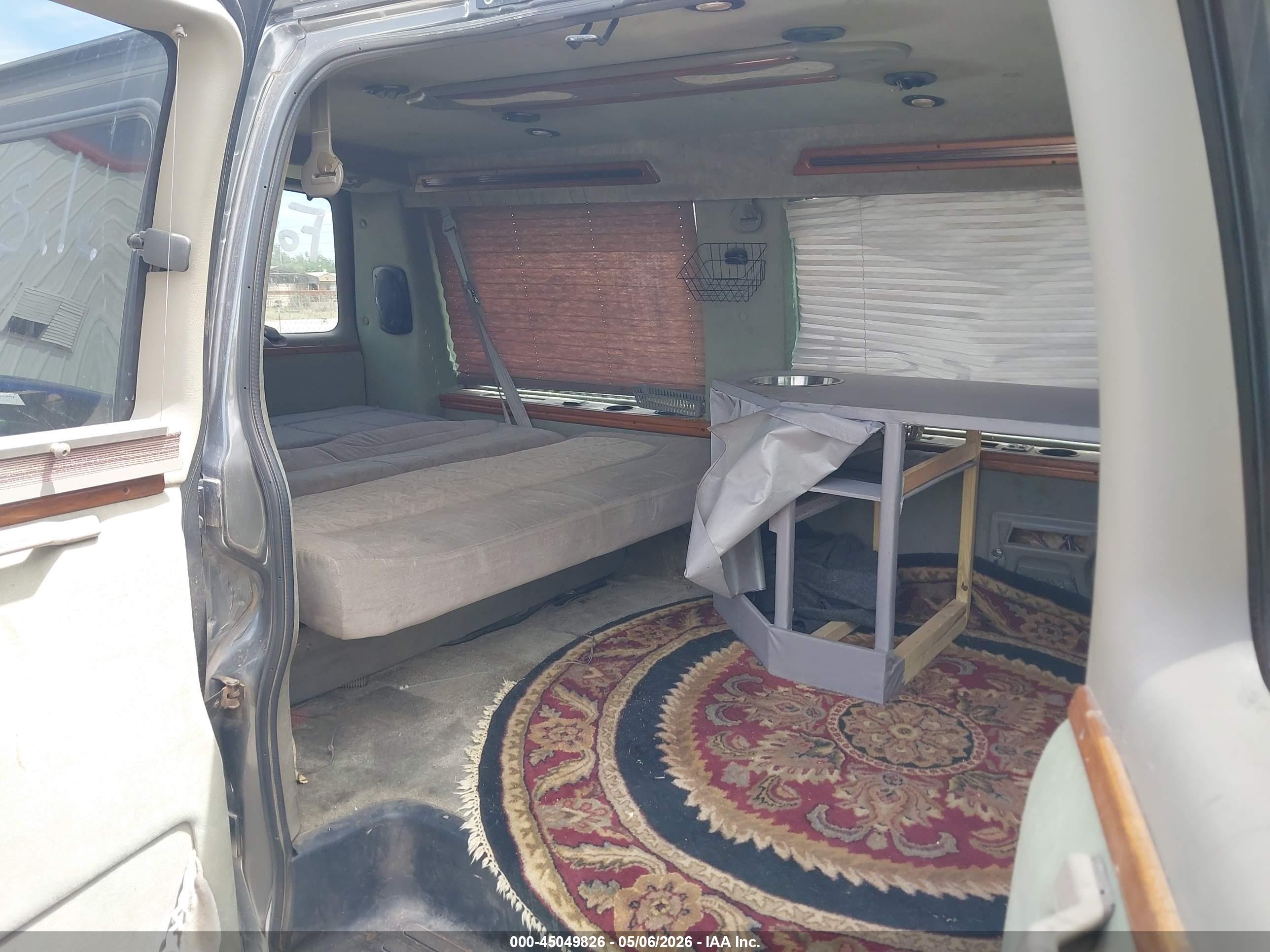 GMC SAVANA image 8