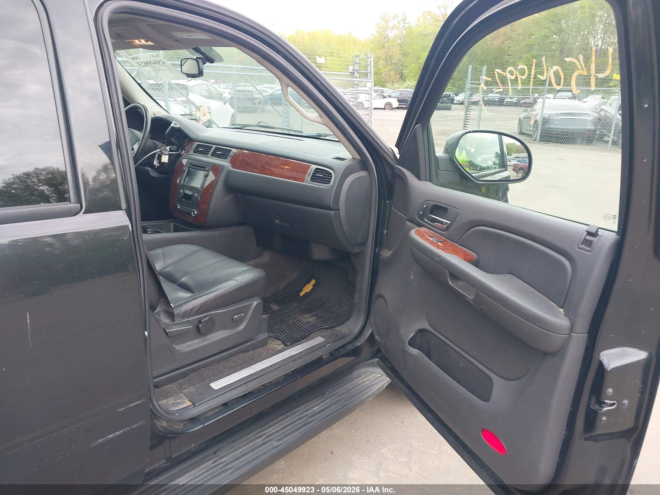 CHEVROLET TAHOE image 5