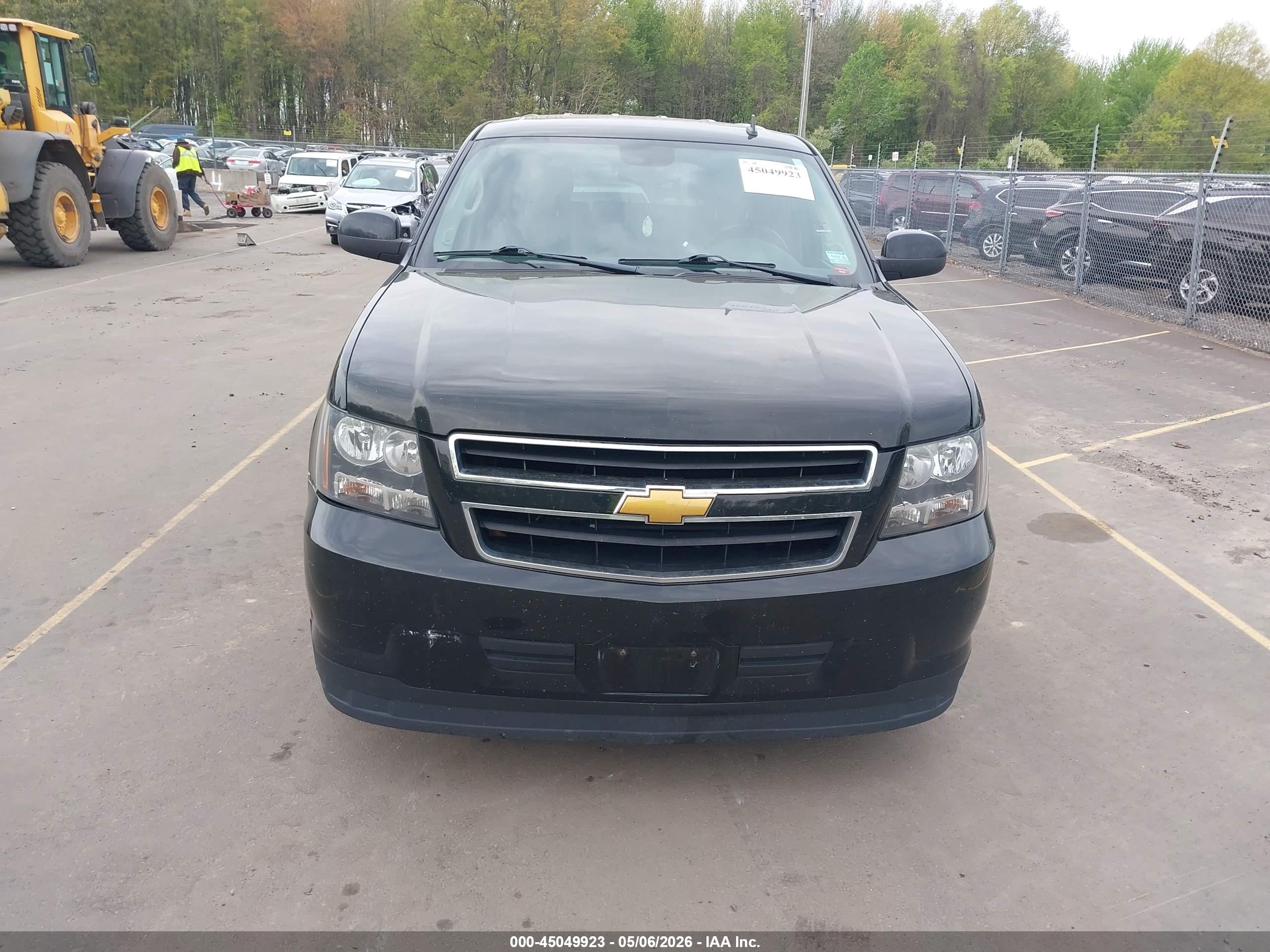 CHEVROLET TAHOE image 6