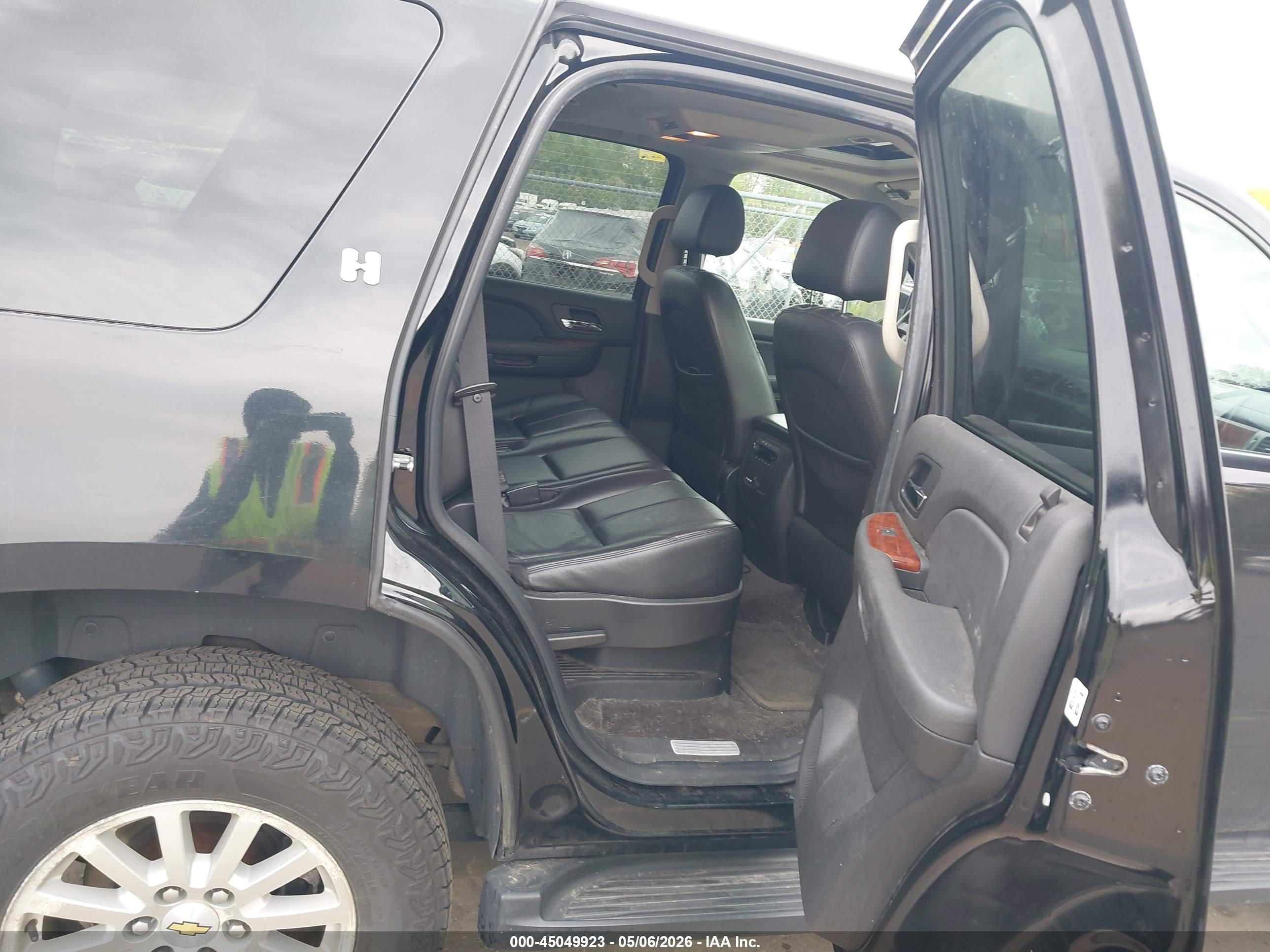 CHEVROLET TAHOE image 8