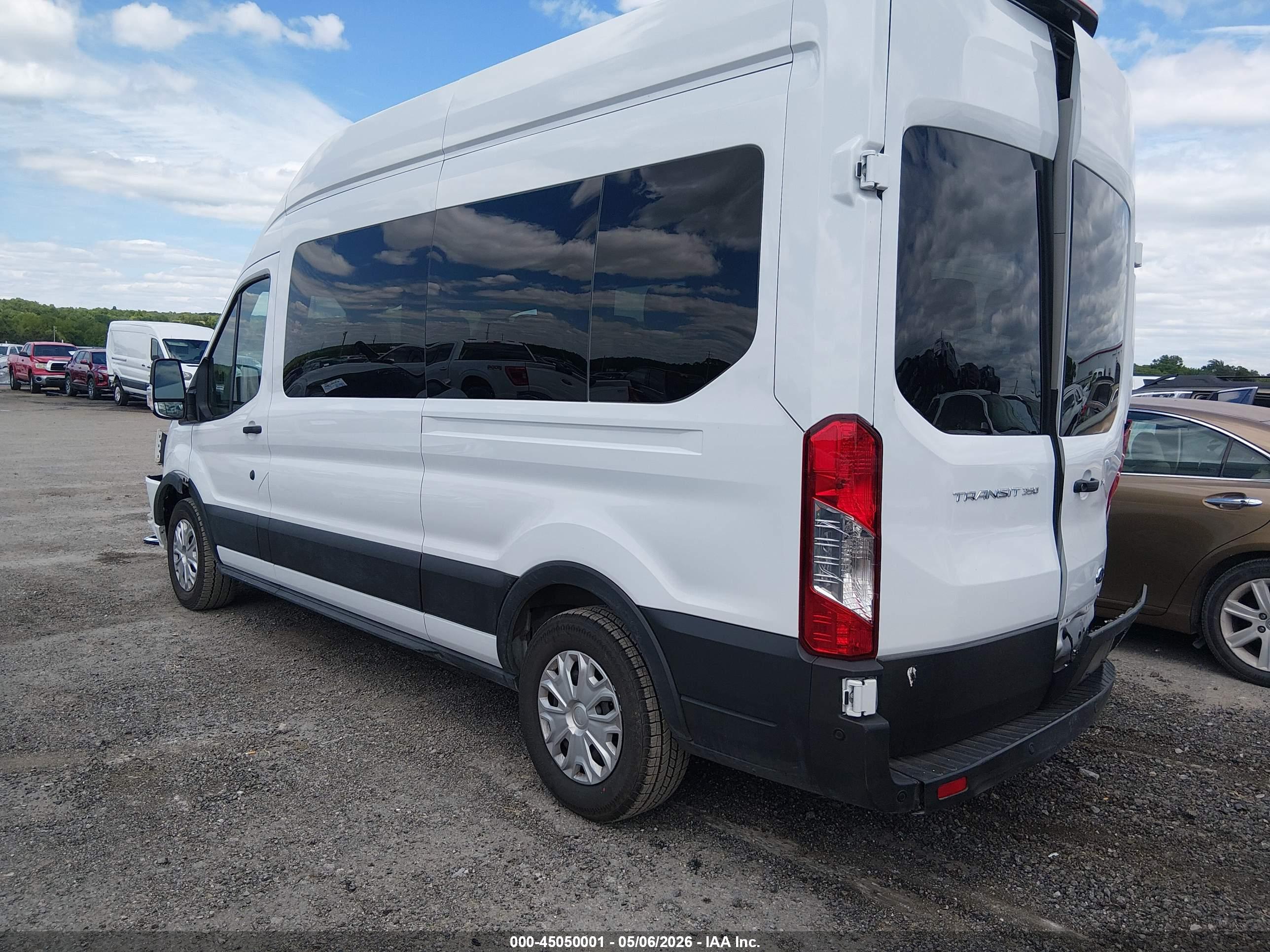 FORD TRANSIT-350 image 3