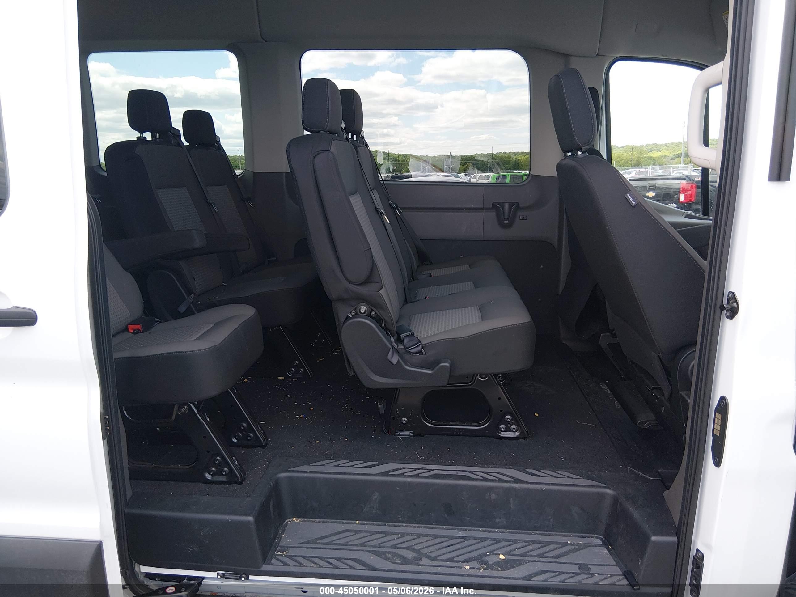 FORD TRANSIT-350 image 8