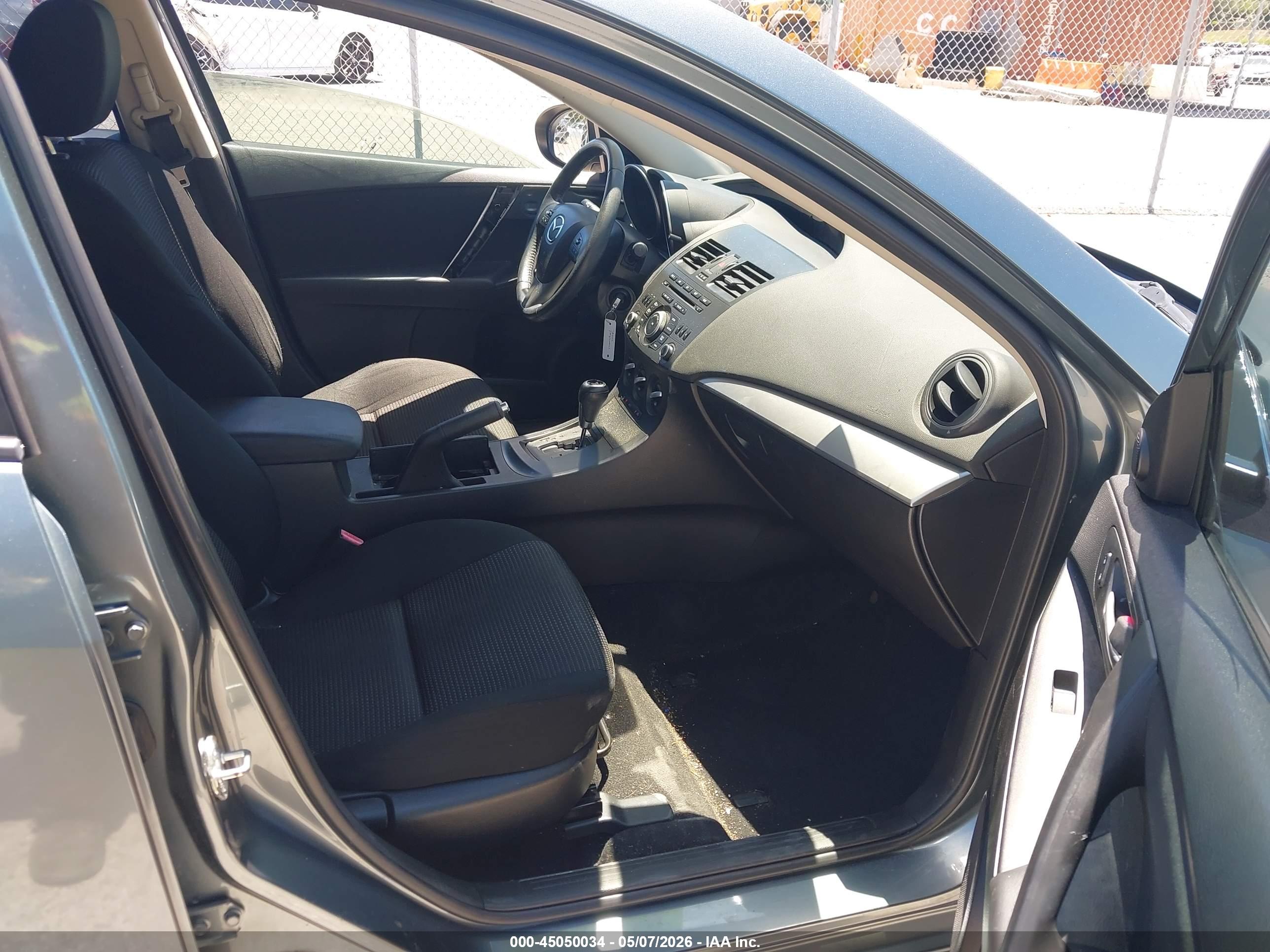 MAZDA MAZDA3 image 5