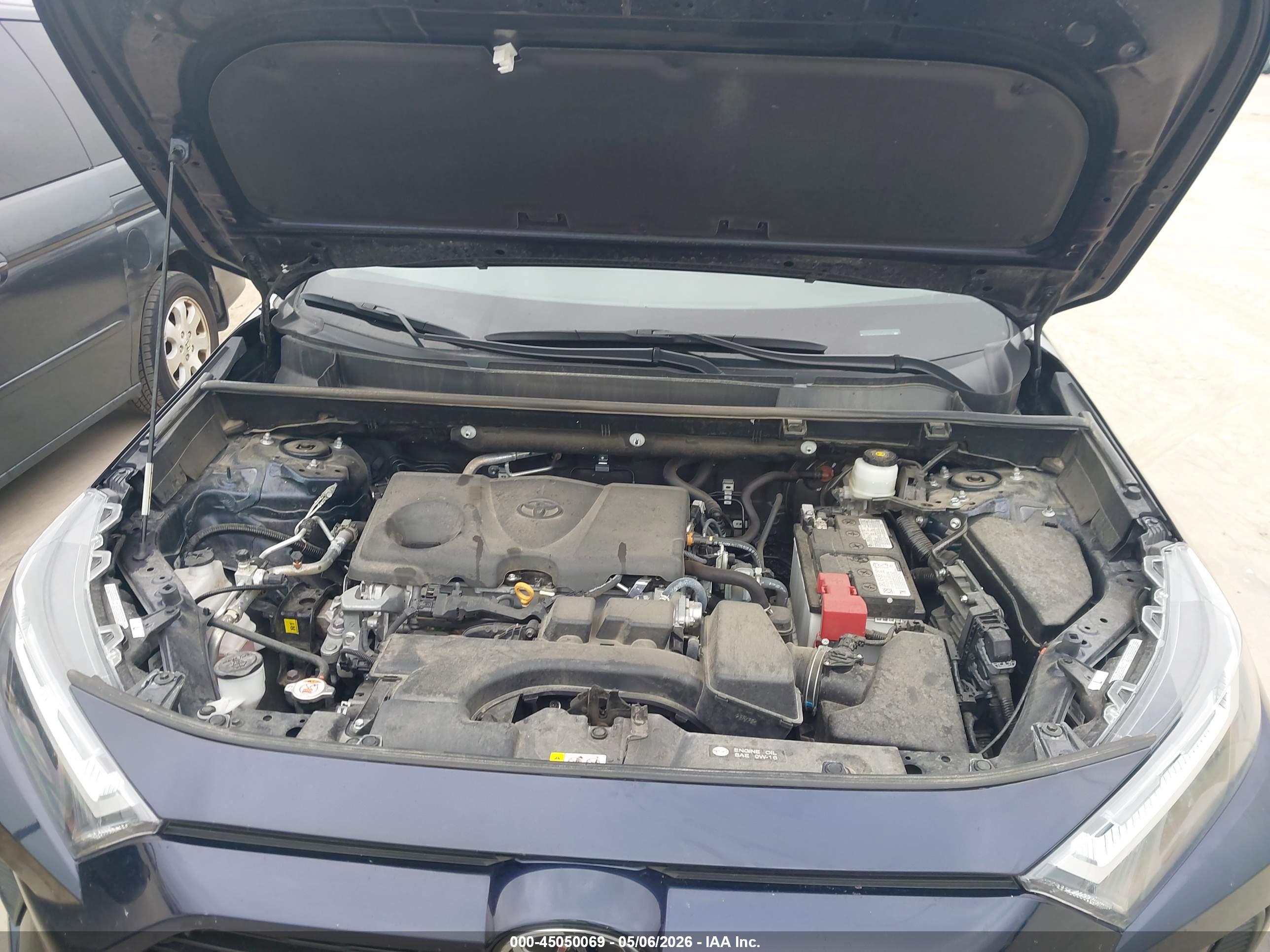TOYOTA RAV4 image 10
