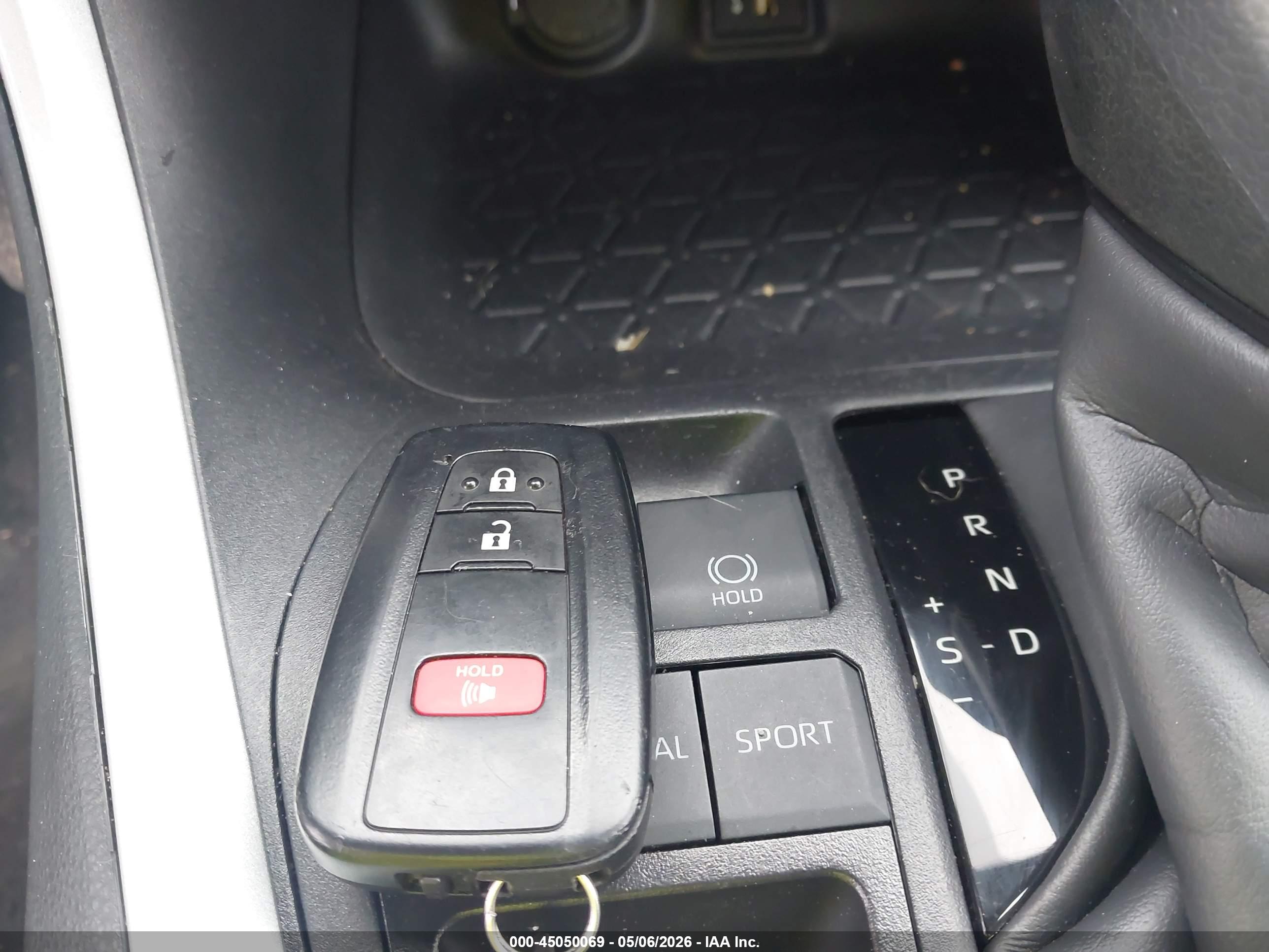 TOYOTA RAV4 image 11