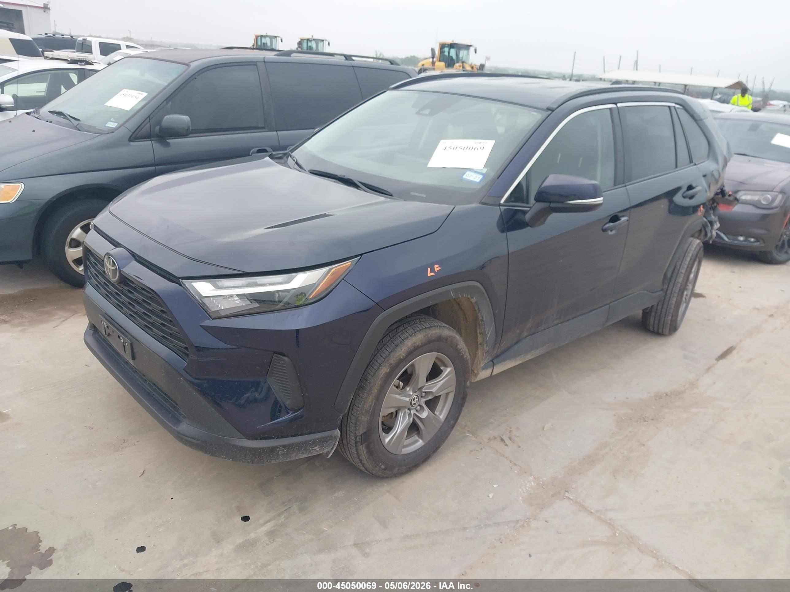 TOYOTA RAV4 image 2