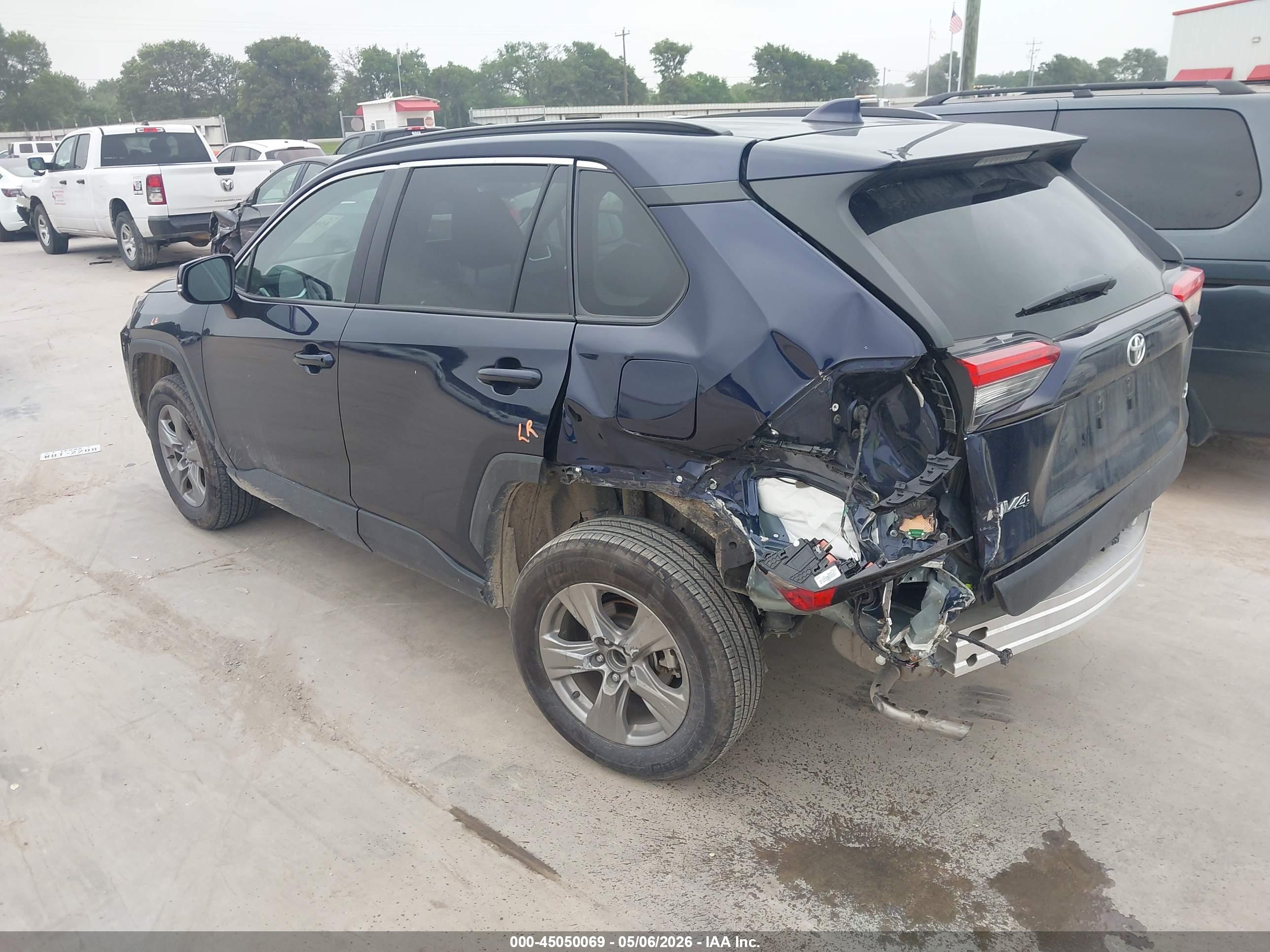TOYOTA RAV4 image 3