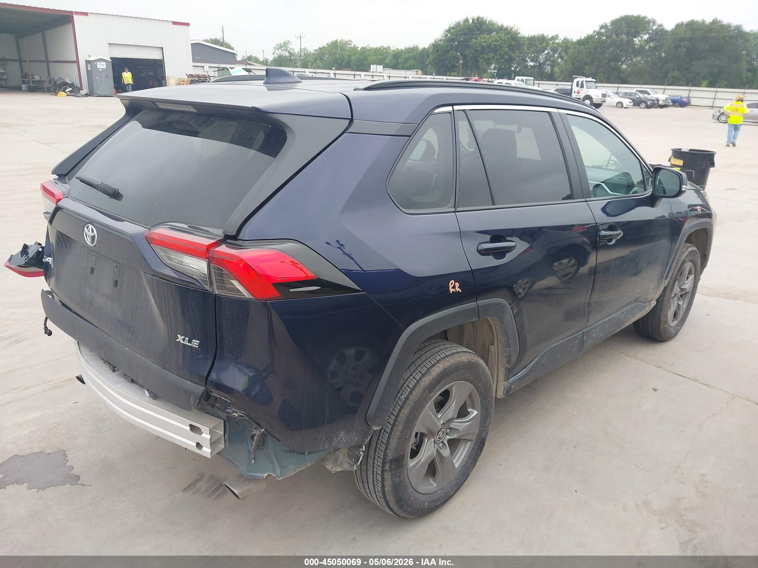 TOYOTA RAV4 image 4