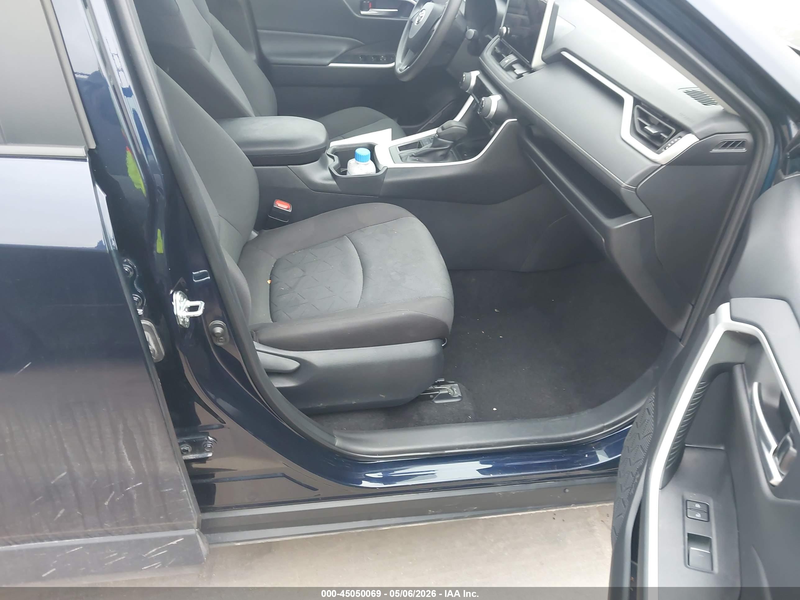 TOYOTA RAV4 image 5