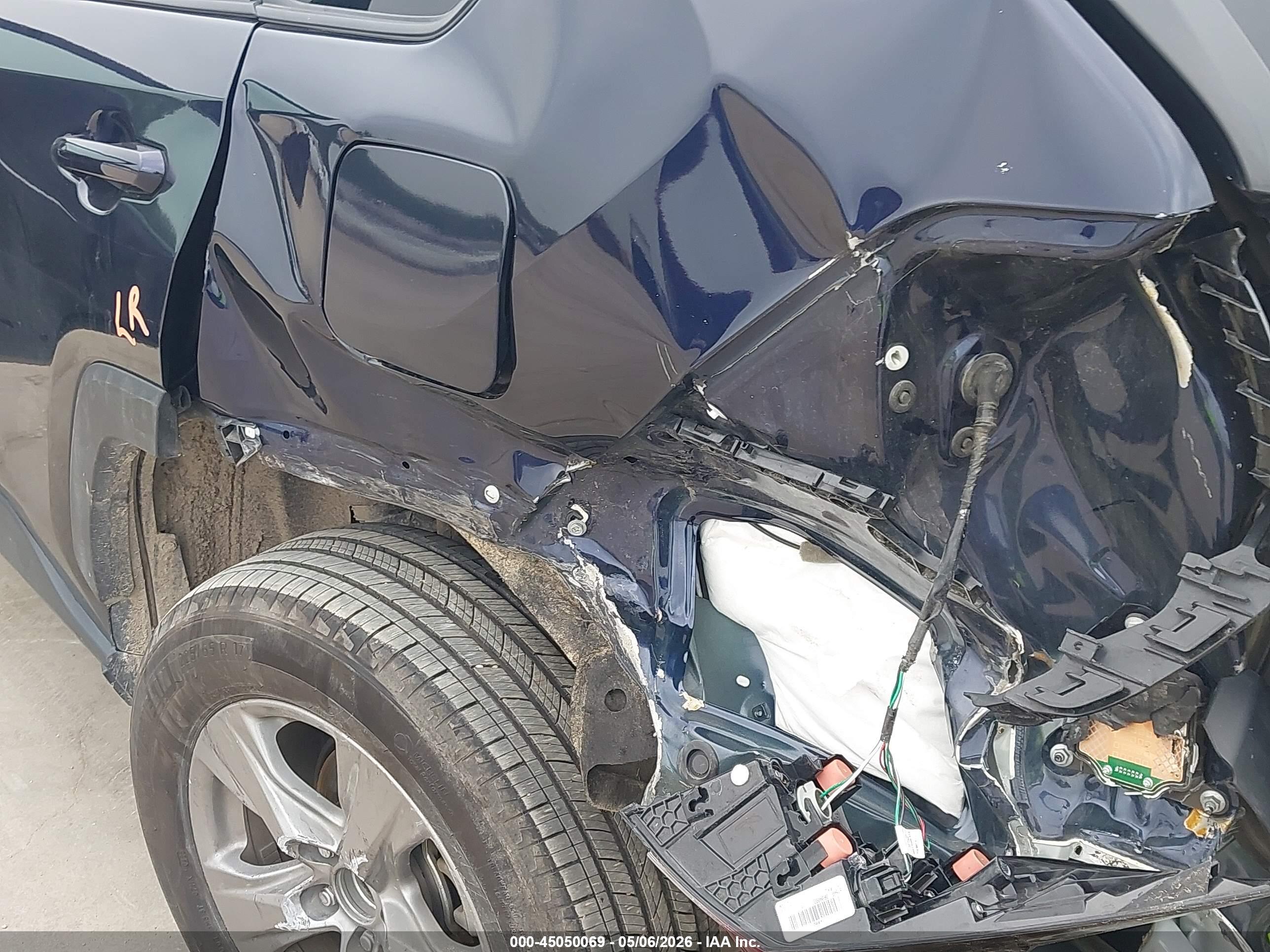 TOYOTA RAV4 image 6