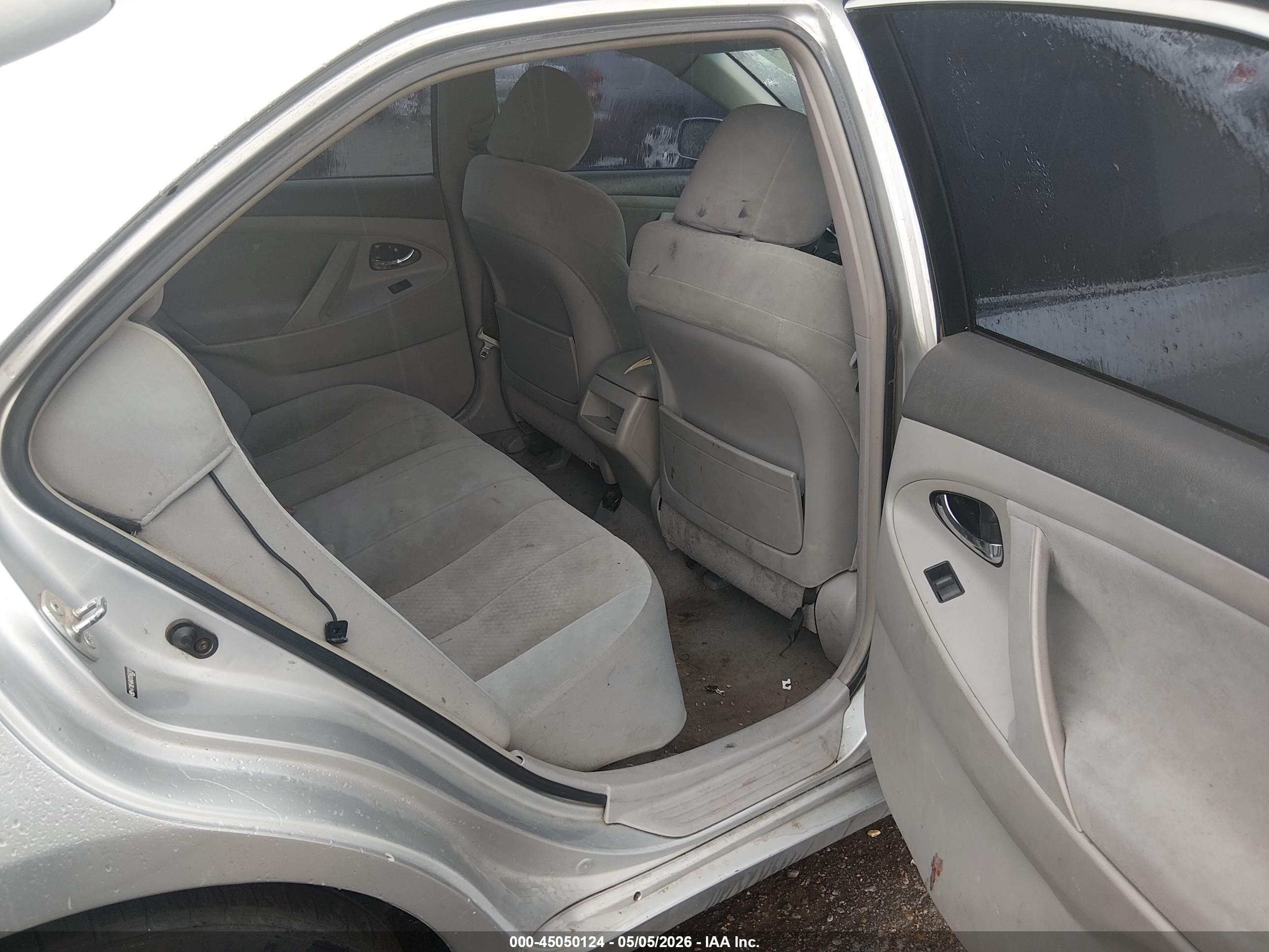 TOYOTA CAMRY image 8