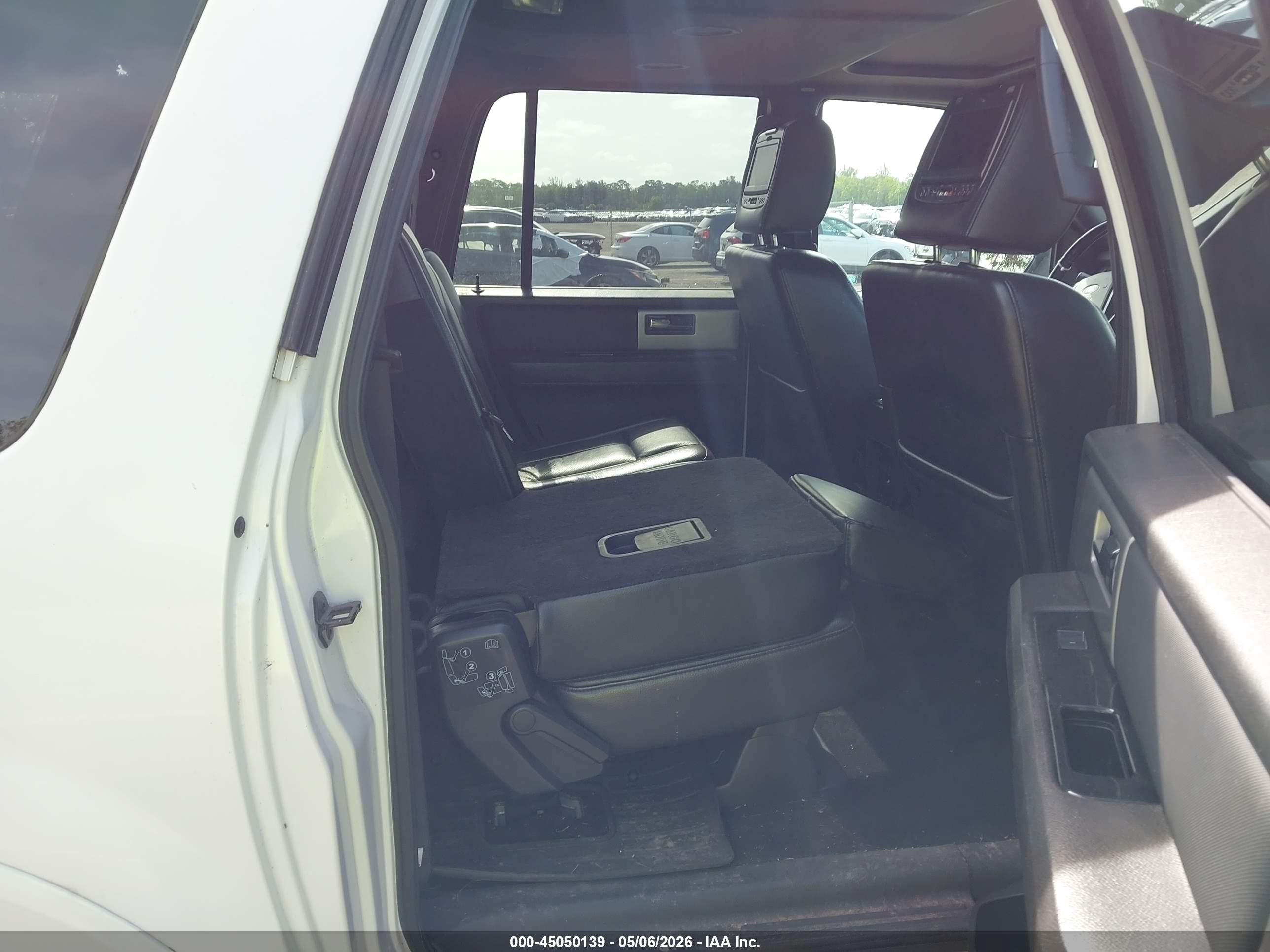 FORD EXPEDITION image 8
