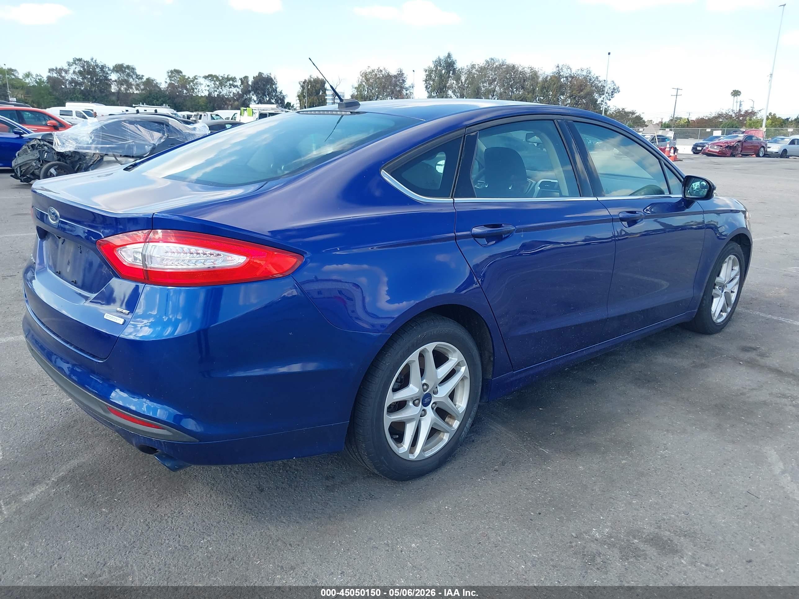 FORD FUSION image 4
