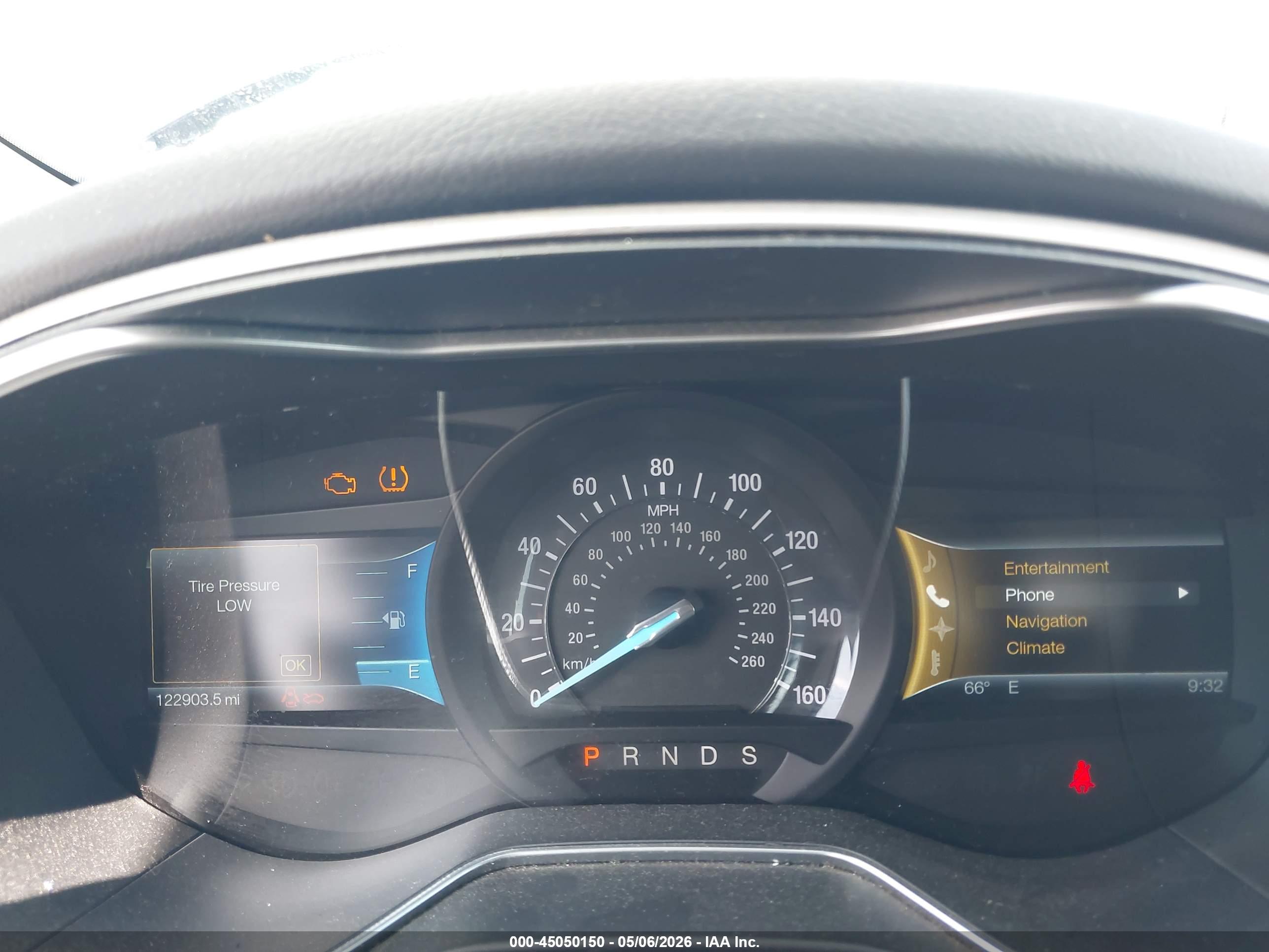 FORD FUSION image 7