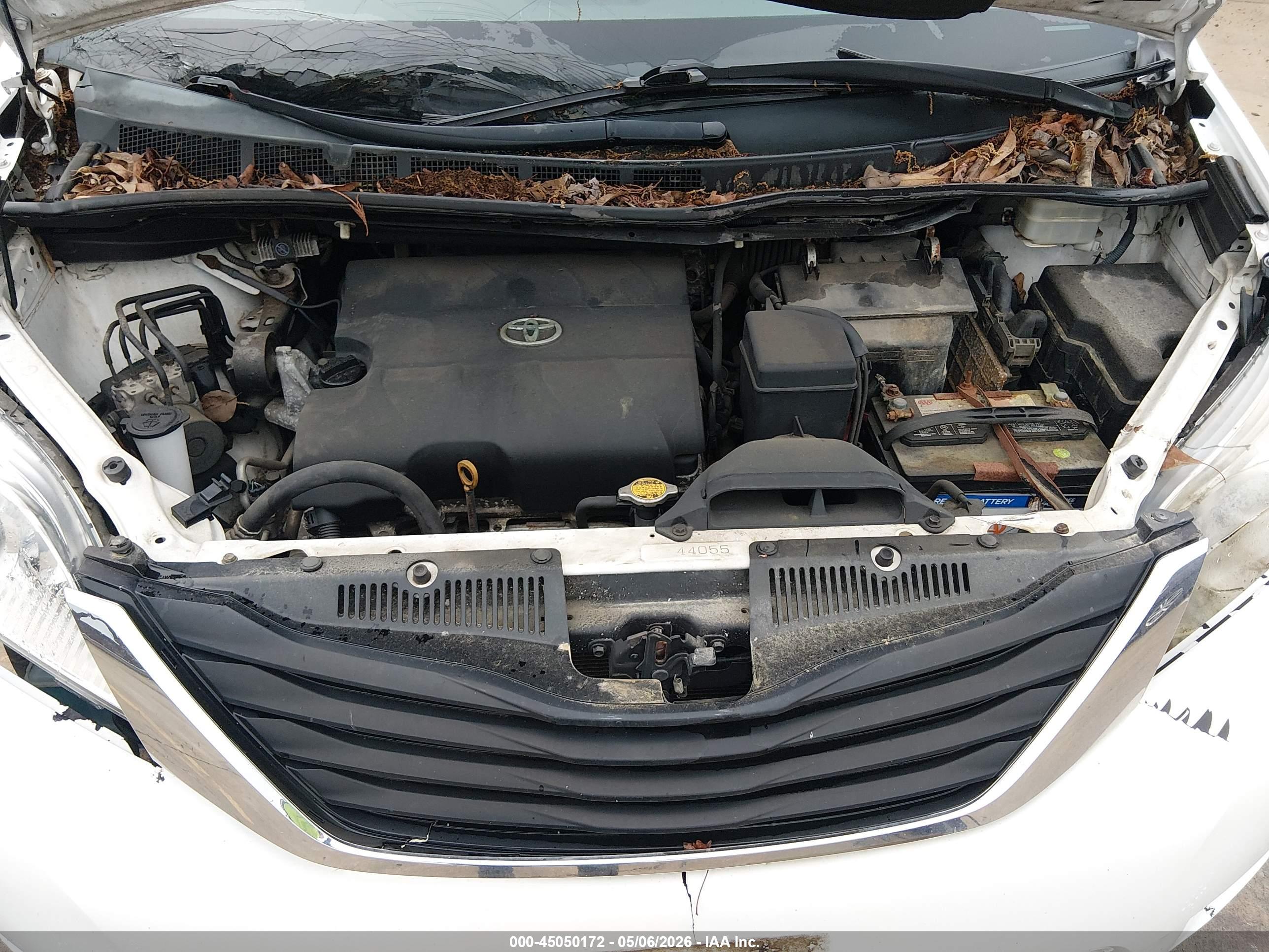 TOYOTA SIENNA image 10