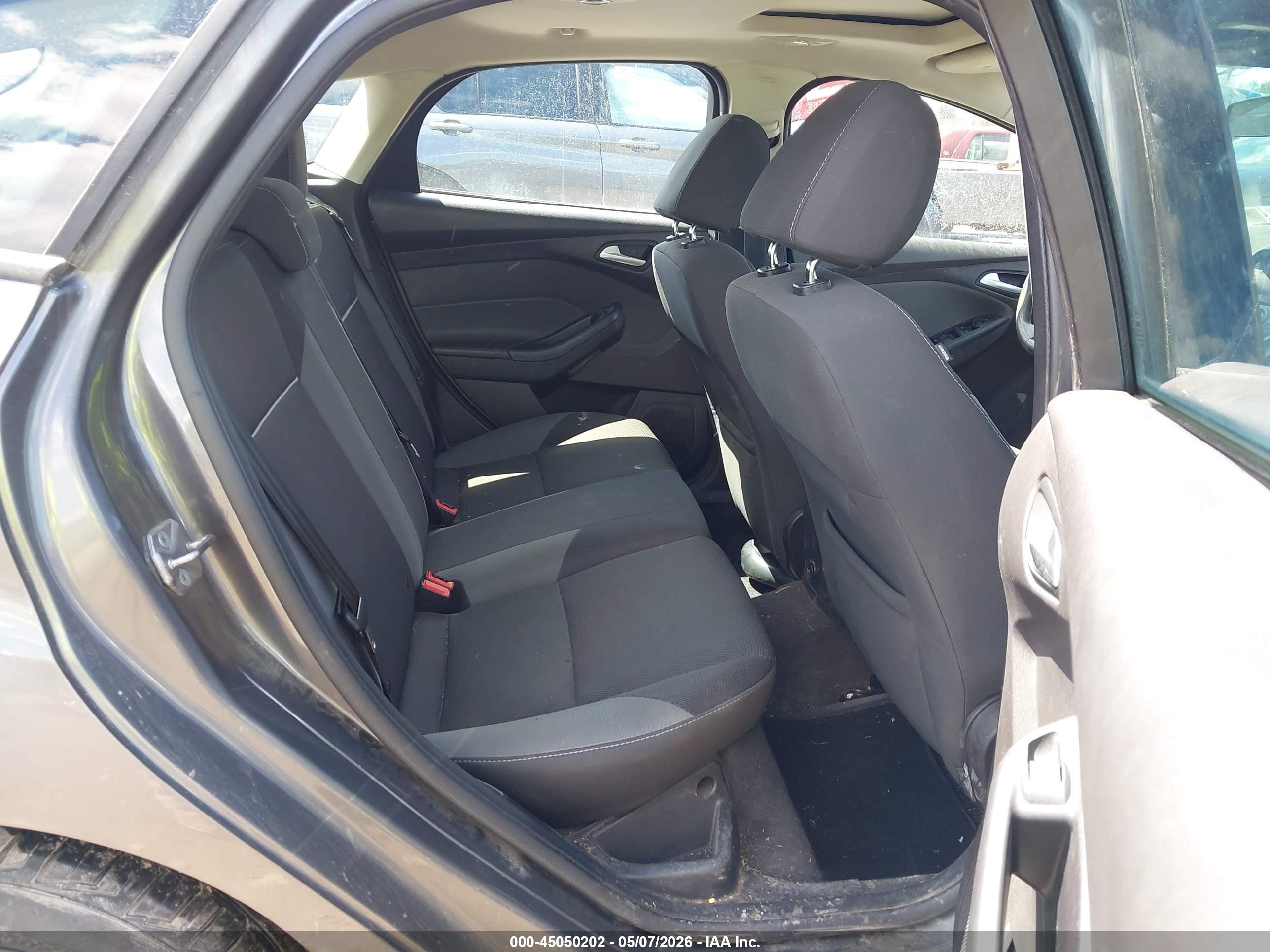 FORD FOCUS image 8