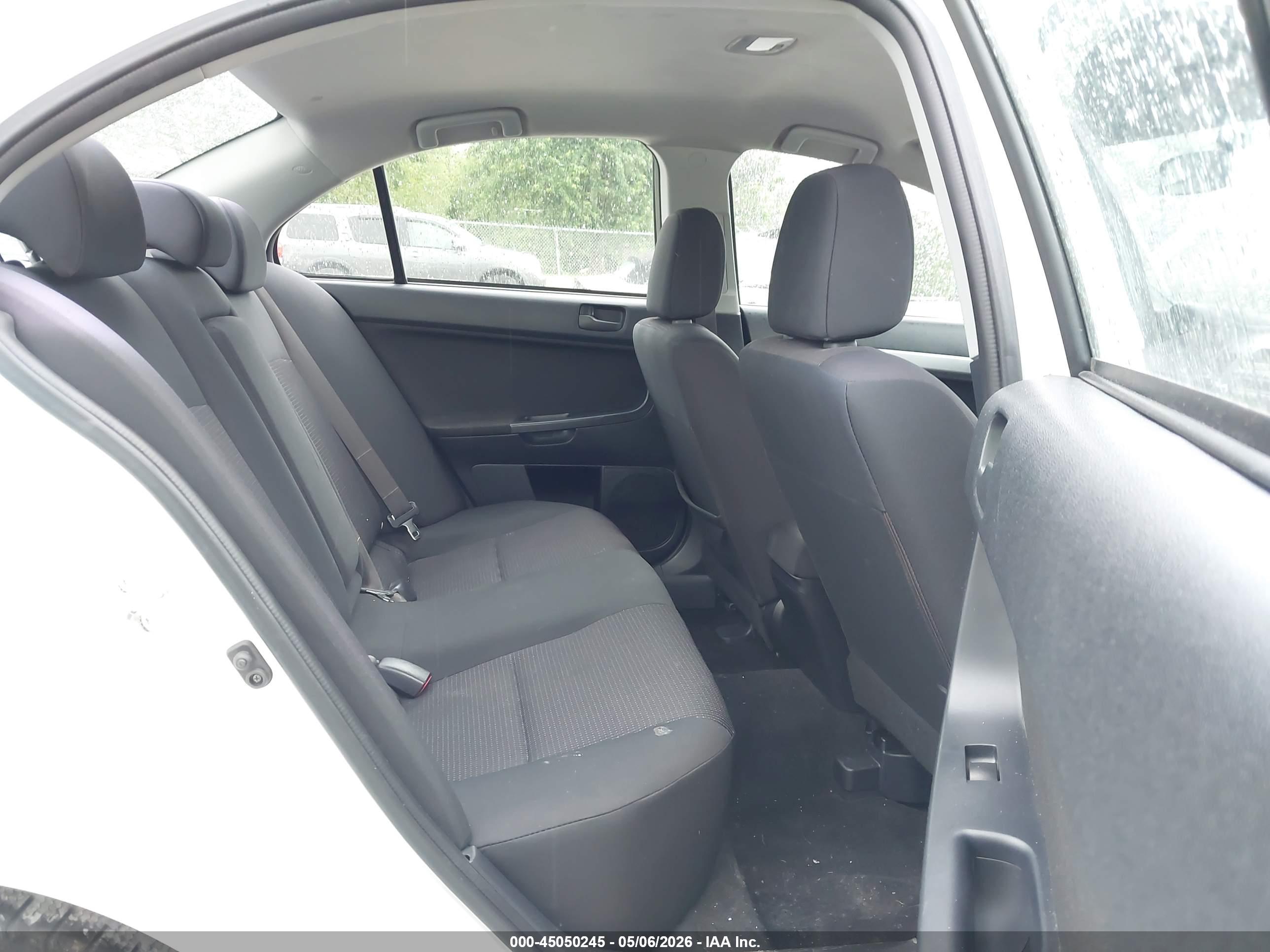 MITSUBISHI LANCER image 8