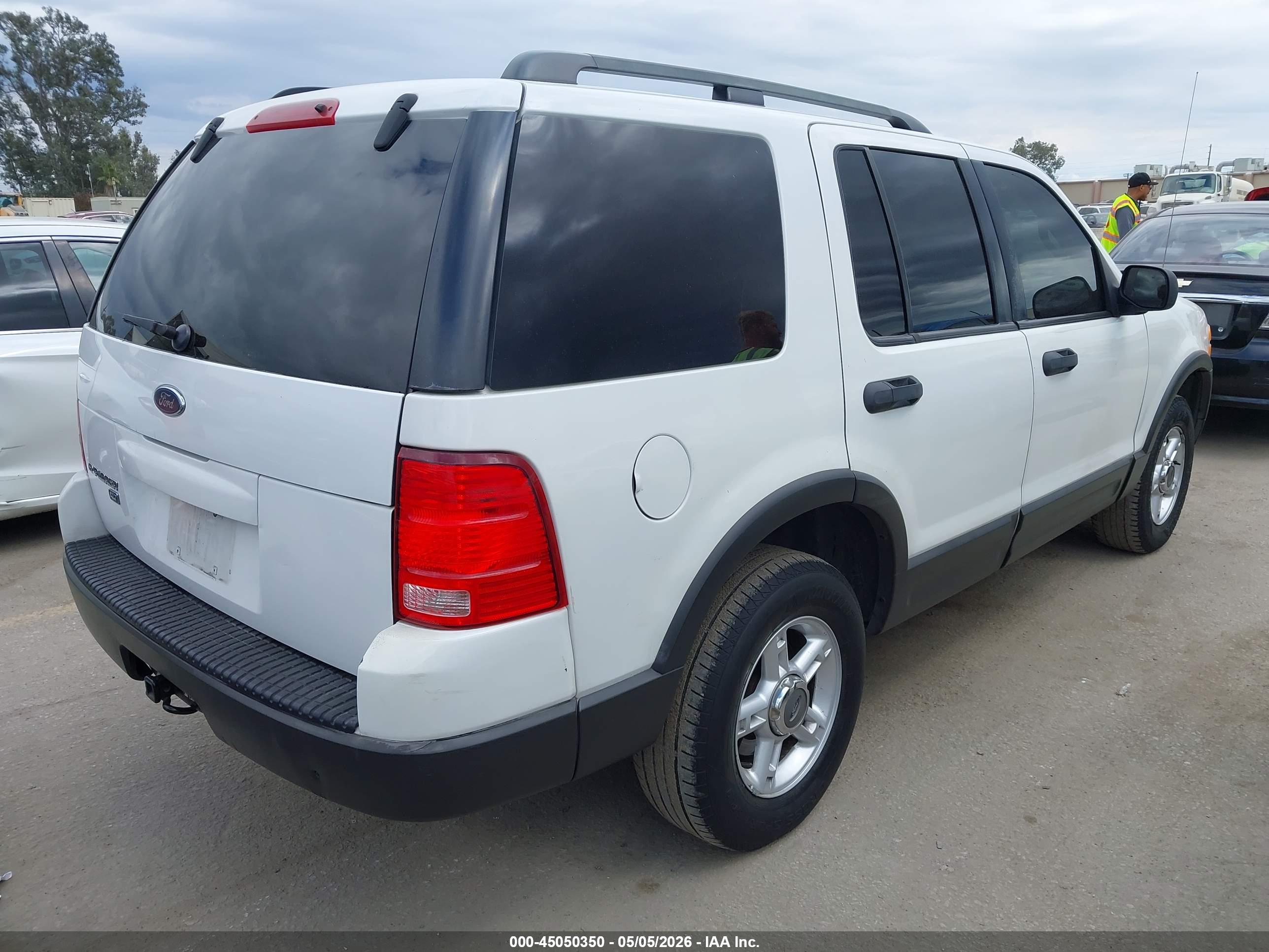 FORD EXPLORER image 4