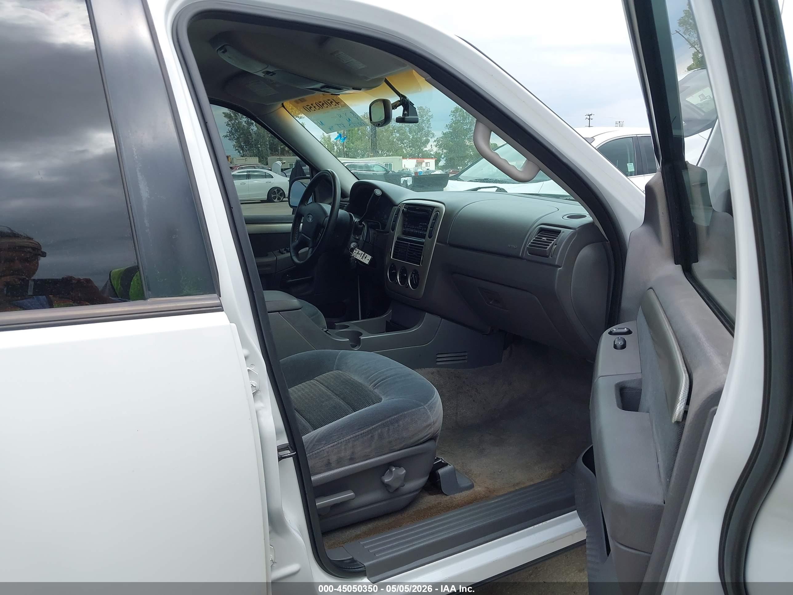 FORD EXPLORER image 5