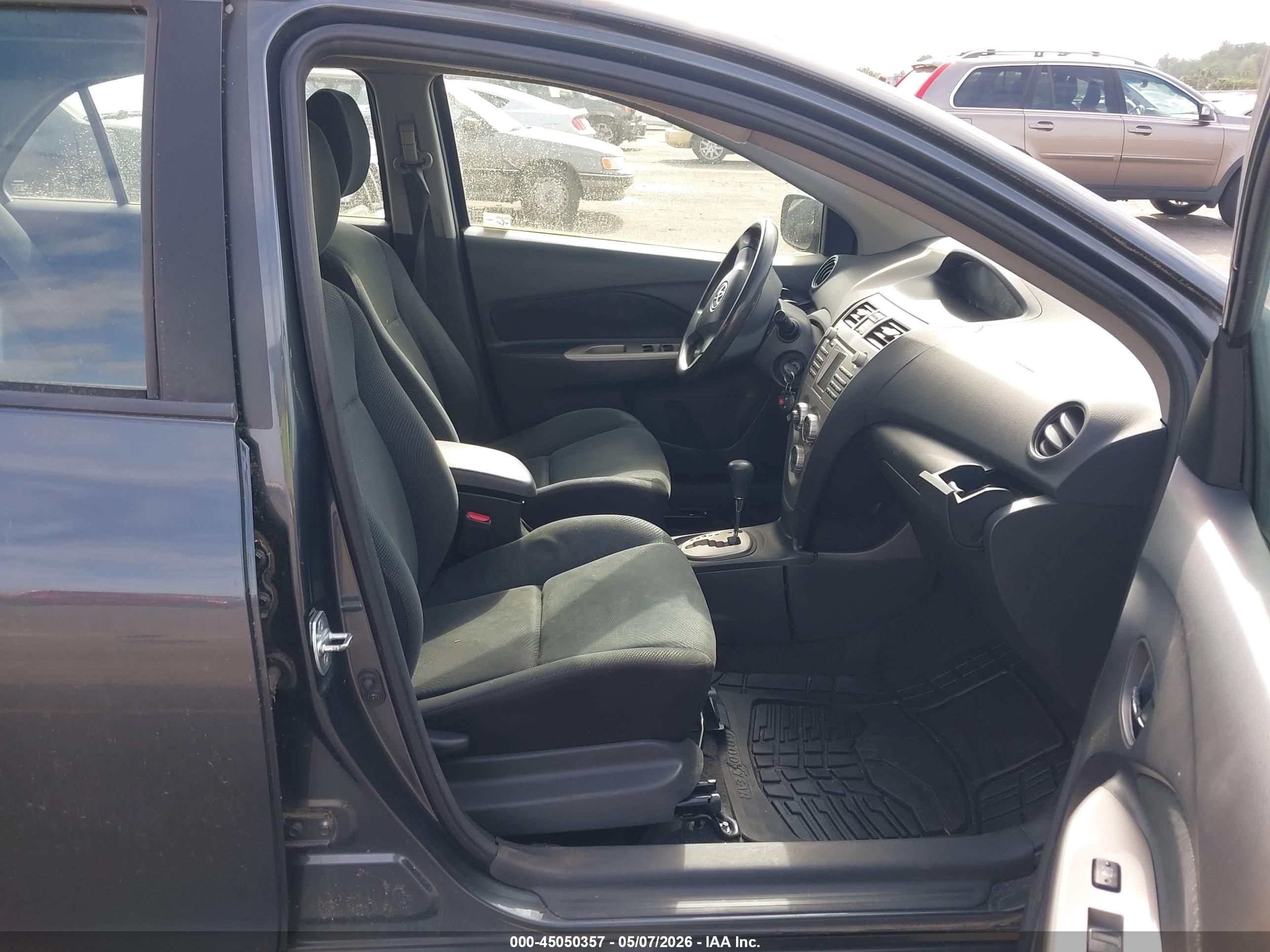 TOYOTA YARIS image 5
