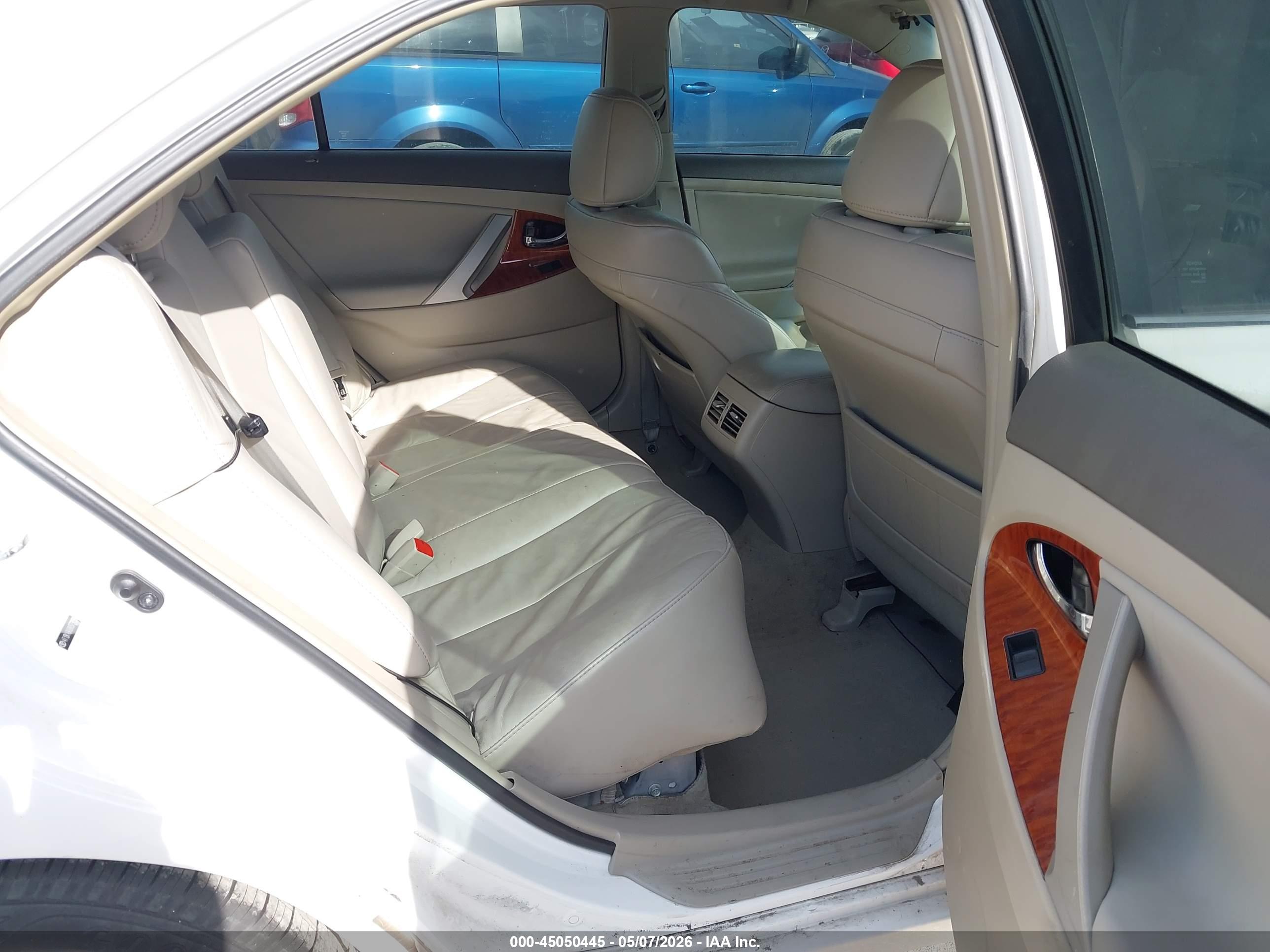 TOYOTA CAMRY image 8