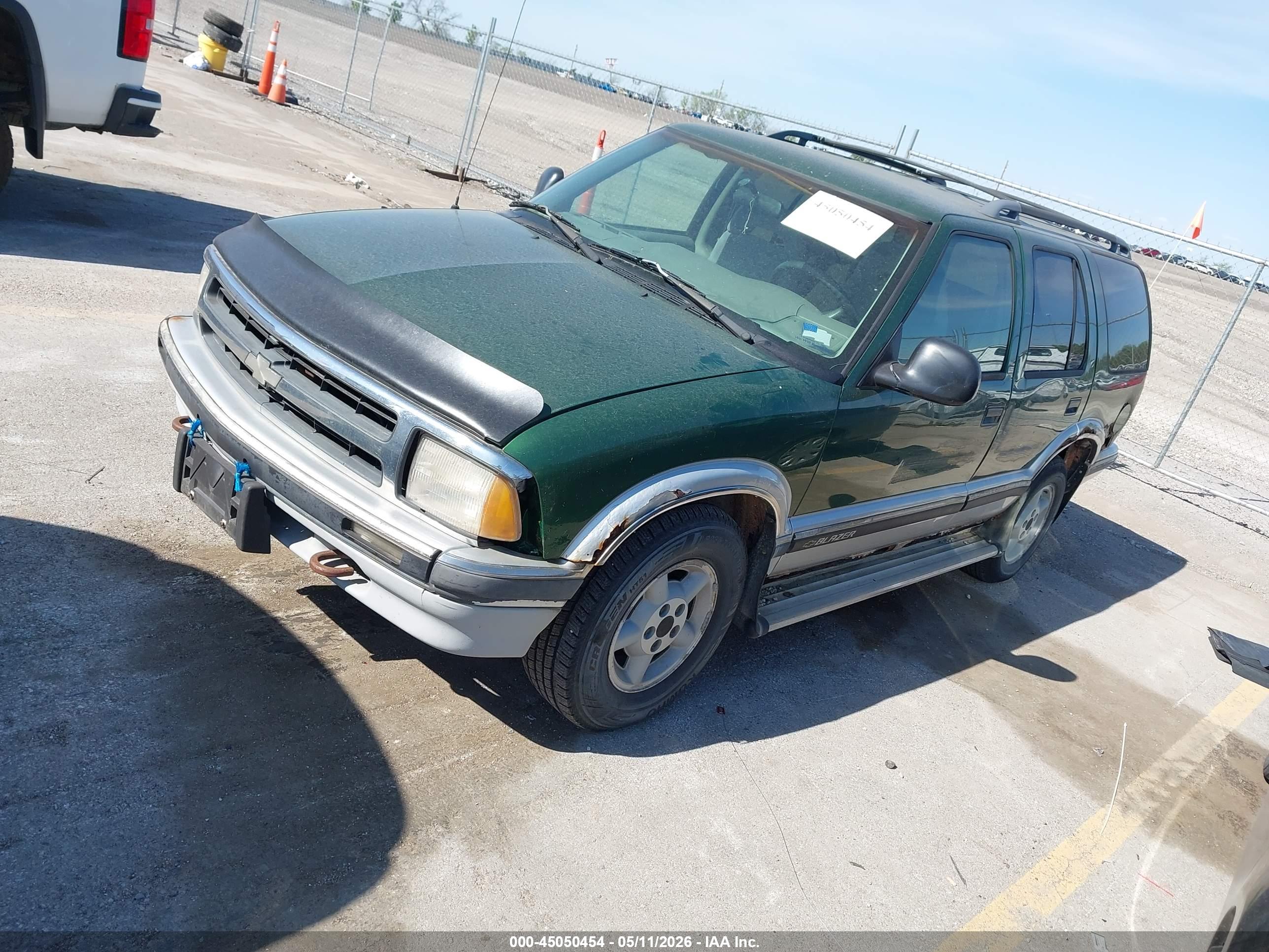 CHEVROLET BLAZER image 2
